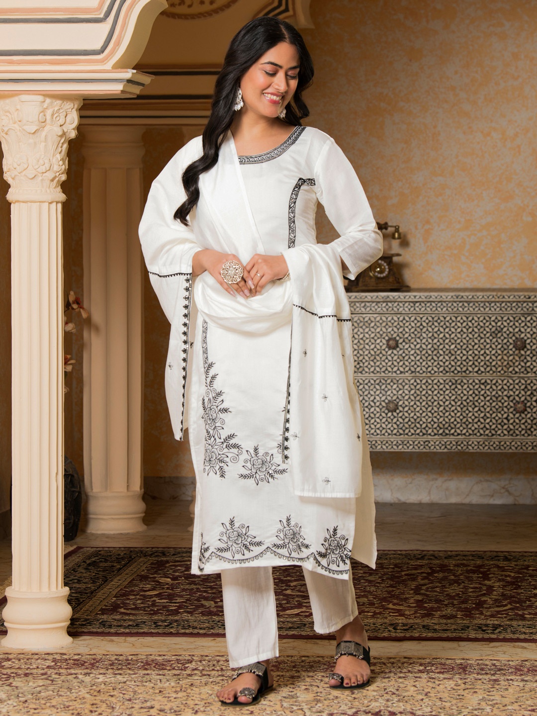 

SAHASIKA Women Regular Kurta with Trousers, White