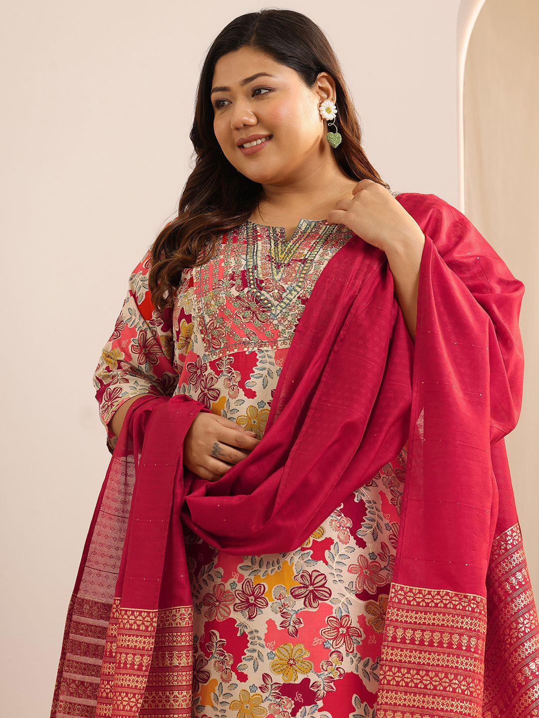 

EXTRA LOVE BY LIBAS Plus Size Women Floral Printed Sequinned Kurta Set & With Dupatta, Red