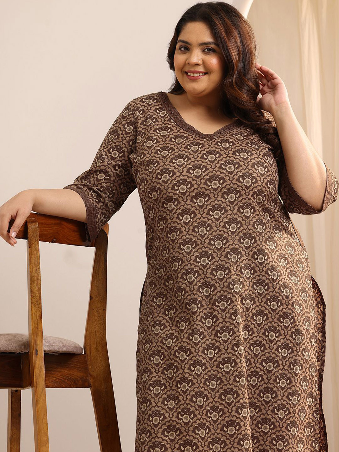 

EXTRA LOVE BY LIBAS Plus Size Women Floral Printed Regular Kurta with Trousers, Brown