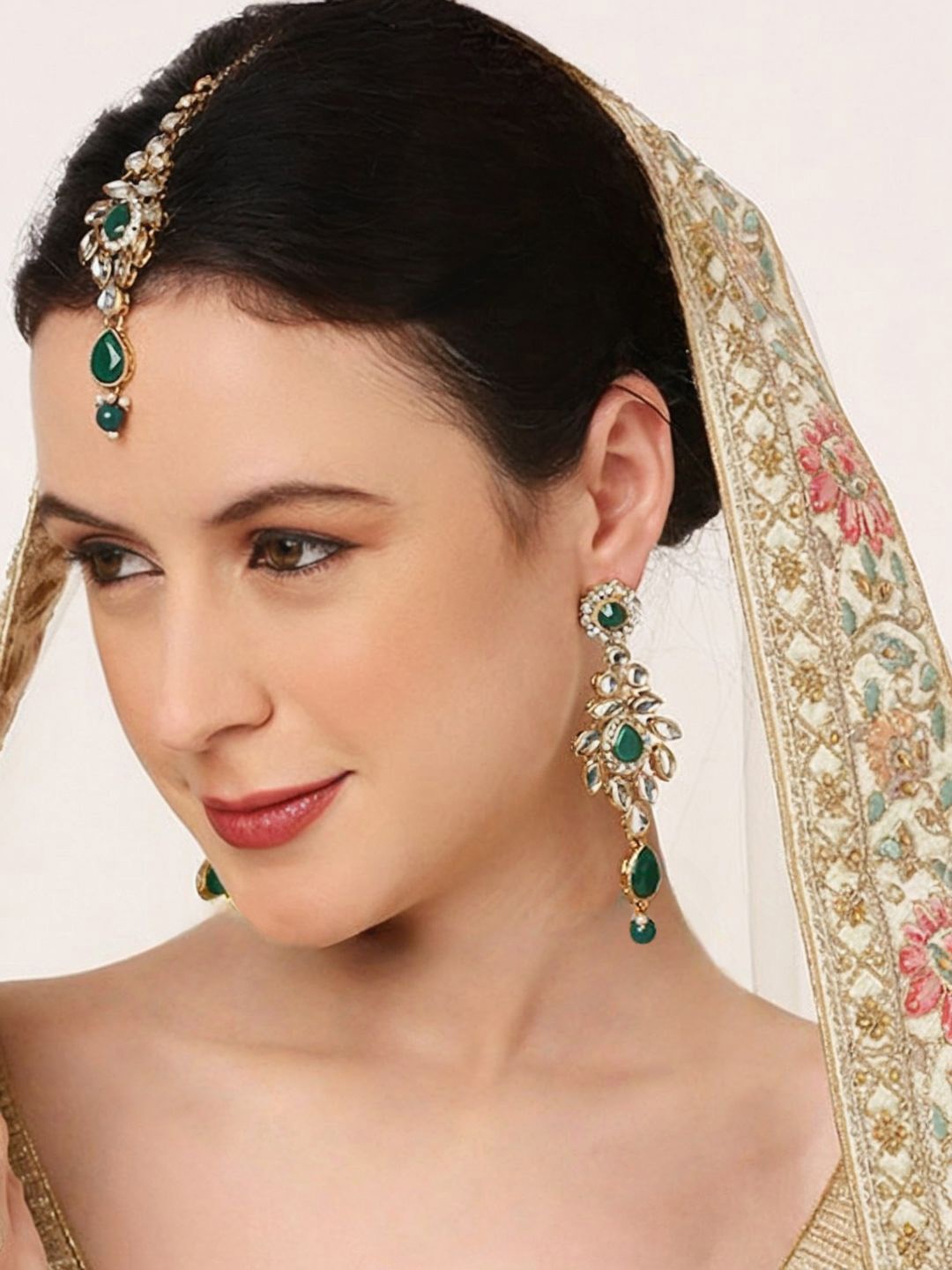

OOMPH Kundan Studded & Beaded Jewellery Set, Green