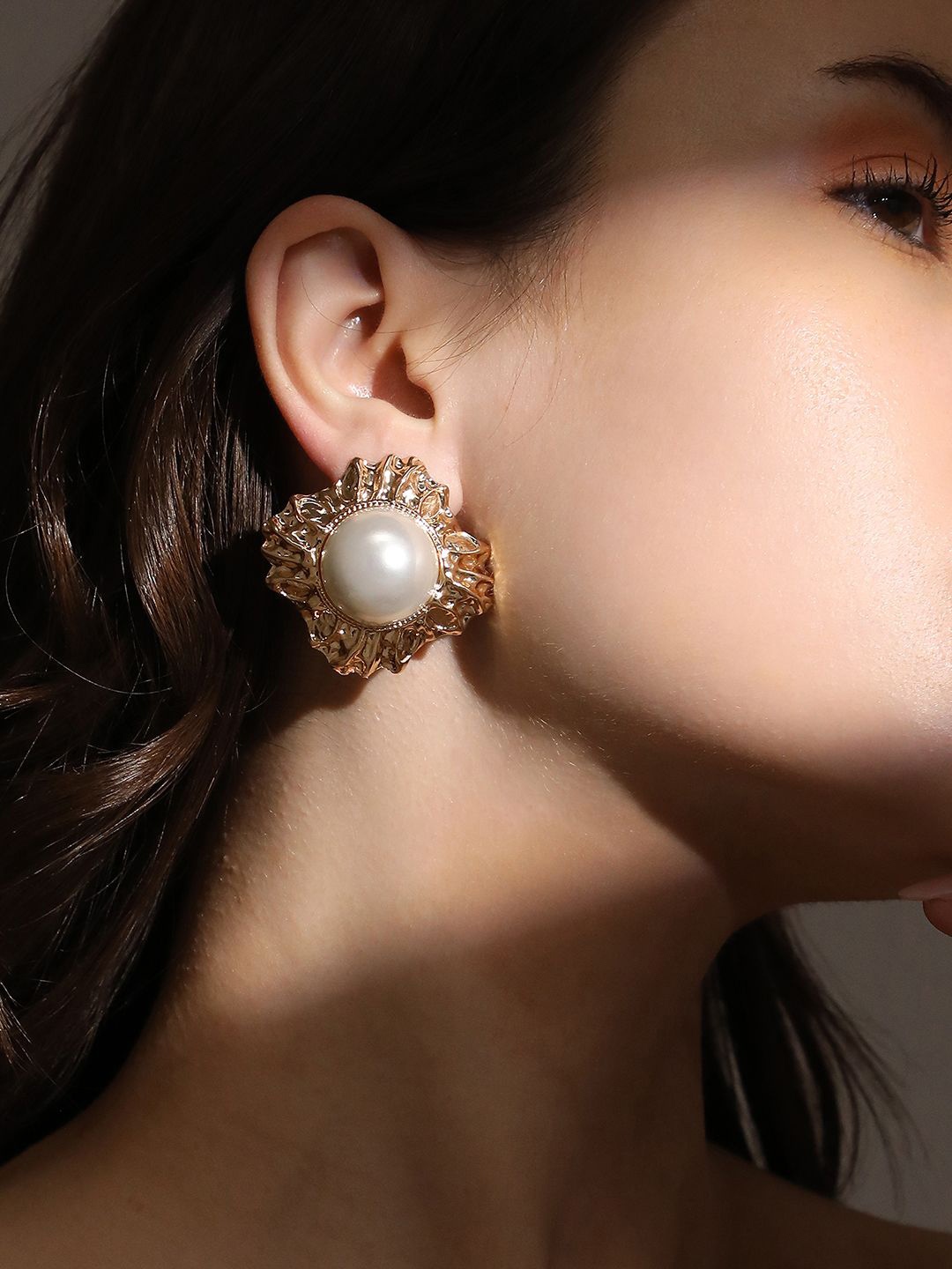 

SOHI Contemporary Studs Earrings, White