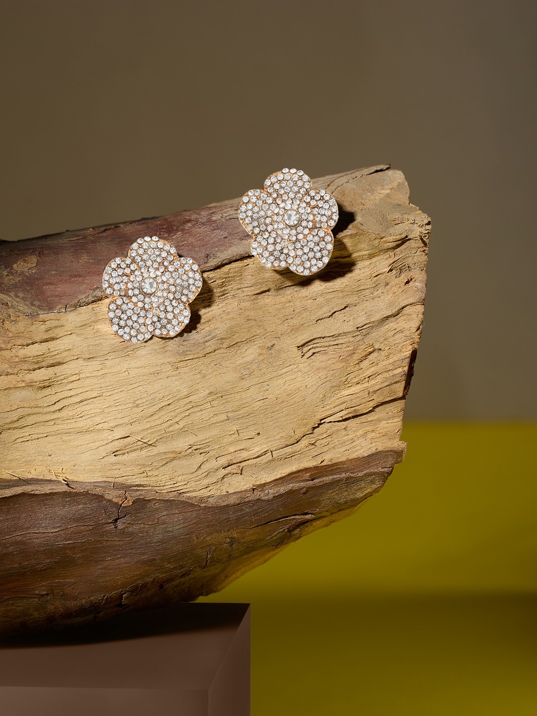 

Zaveri Pearls Contemporary Studs Earrings, Gold