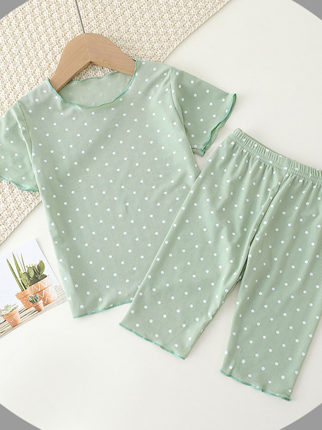 

YK Girls Printed T-shirt with Trousers, Green