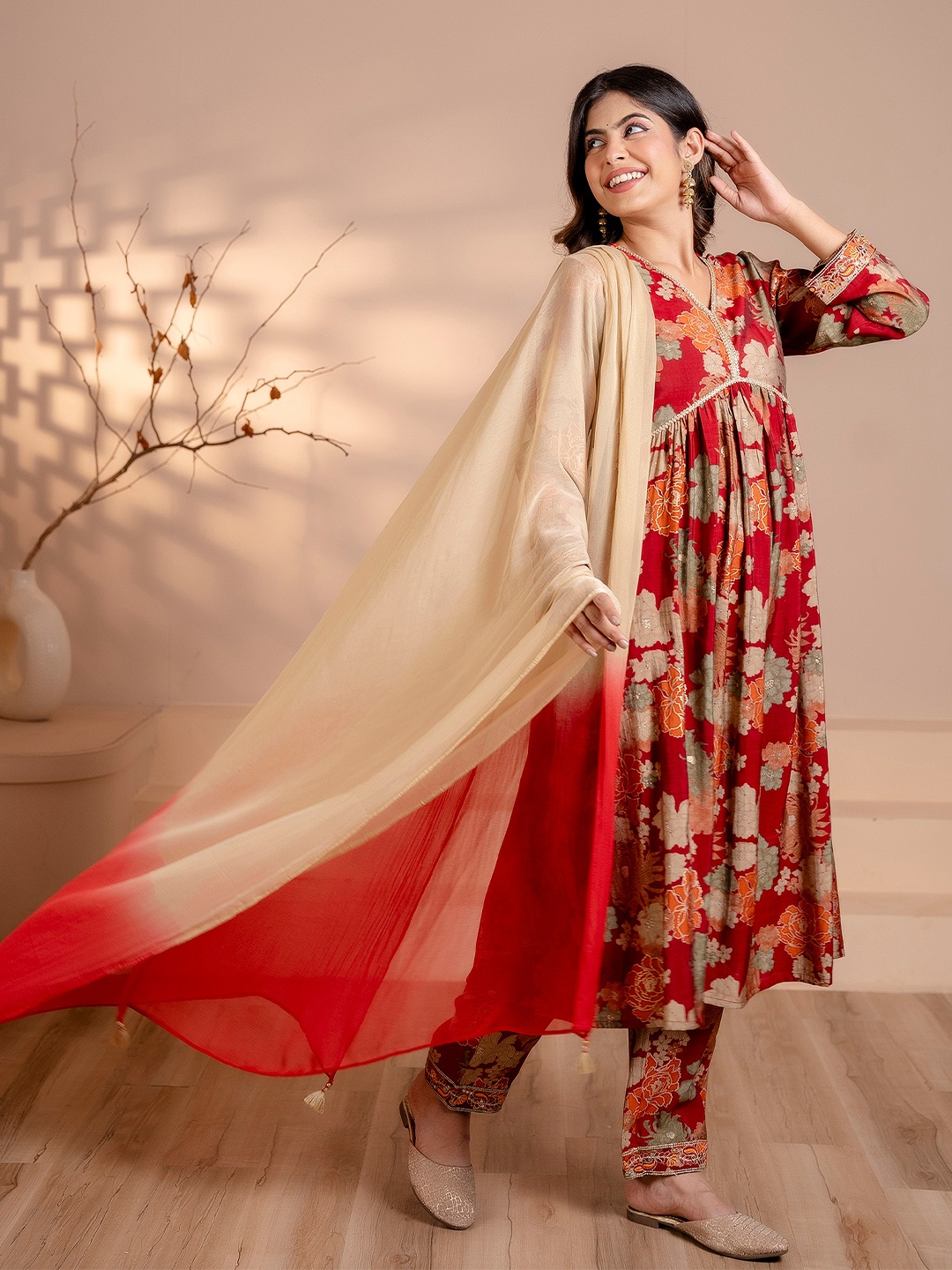 

DishaDakshin Women Floral Printed Empire Pure Silk Kurta with Trousers & With Dupatta, Maroon
