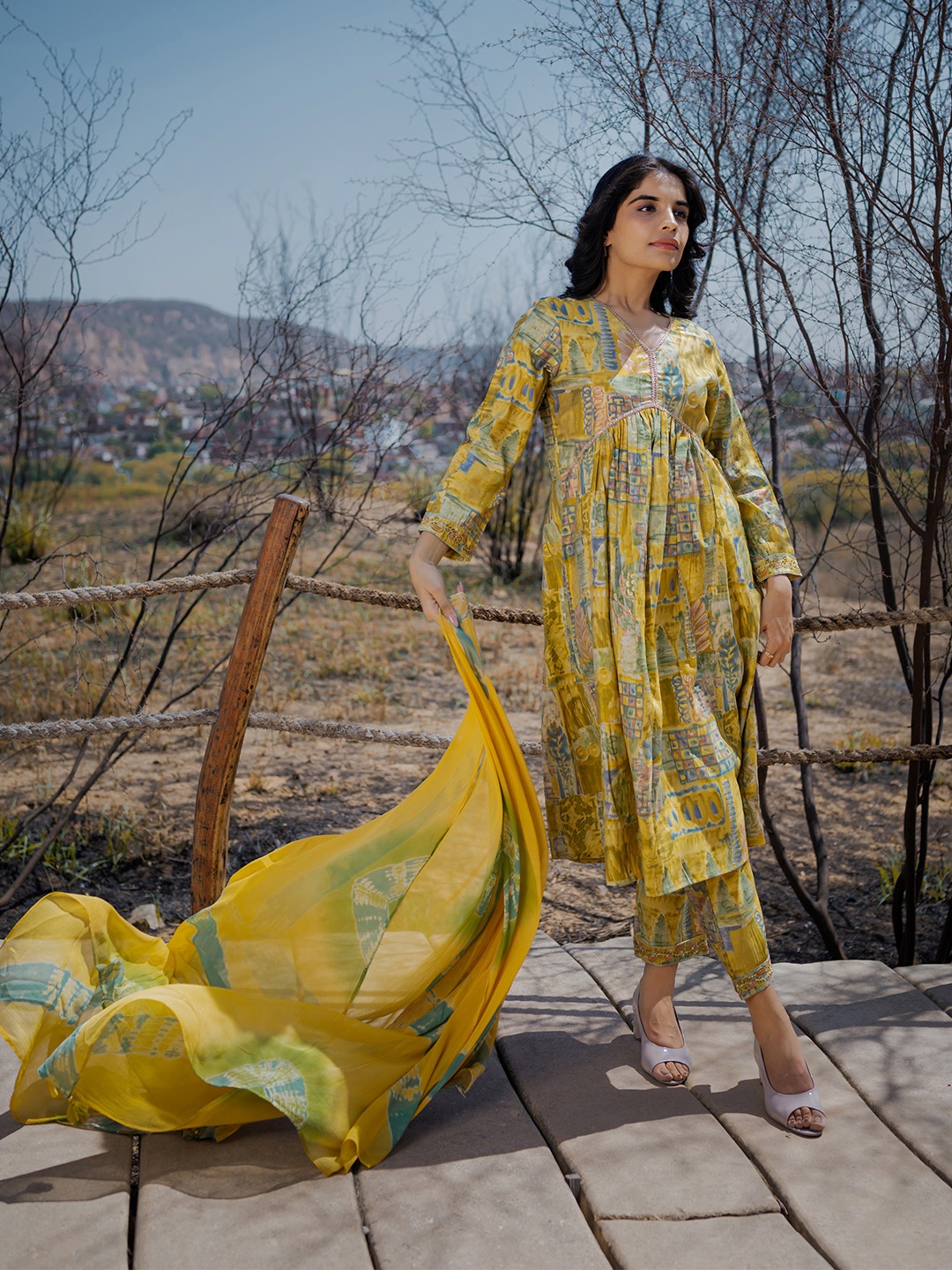

DishaDakshin Women Printed Empire Pure Silk Kurta with Trousers & With Dupatta, Green