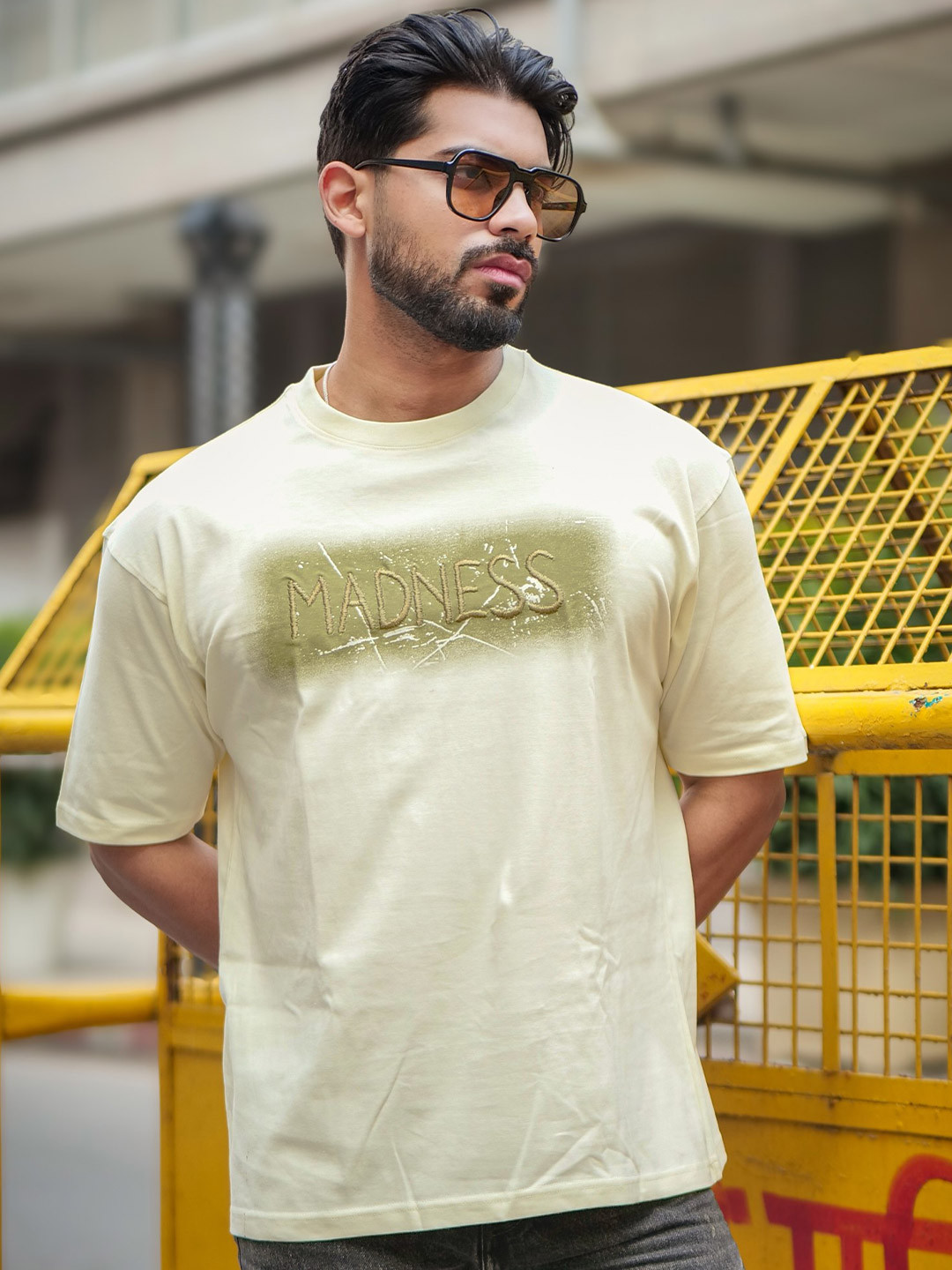 

Maniac Men Typography Pockets T-shirt, Cream