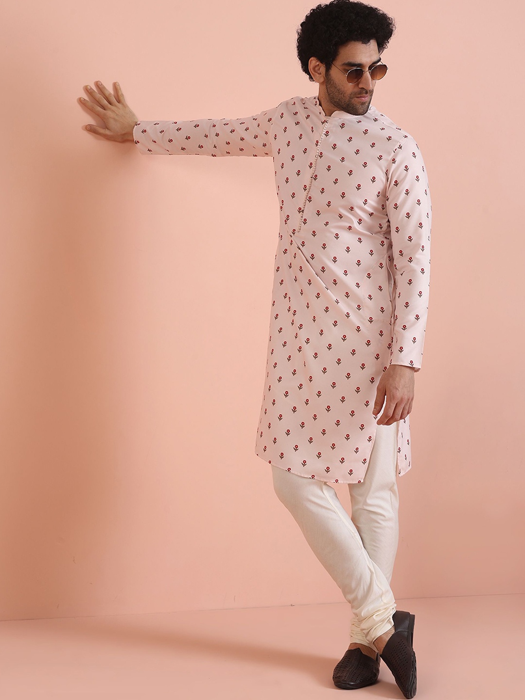 

KISAH Men Floral Printed Regular Kurta with Churidar, White