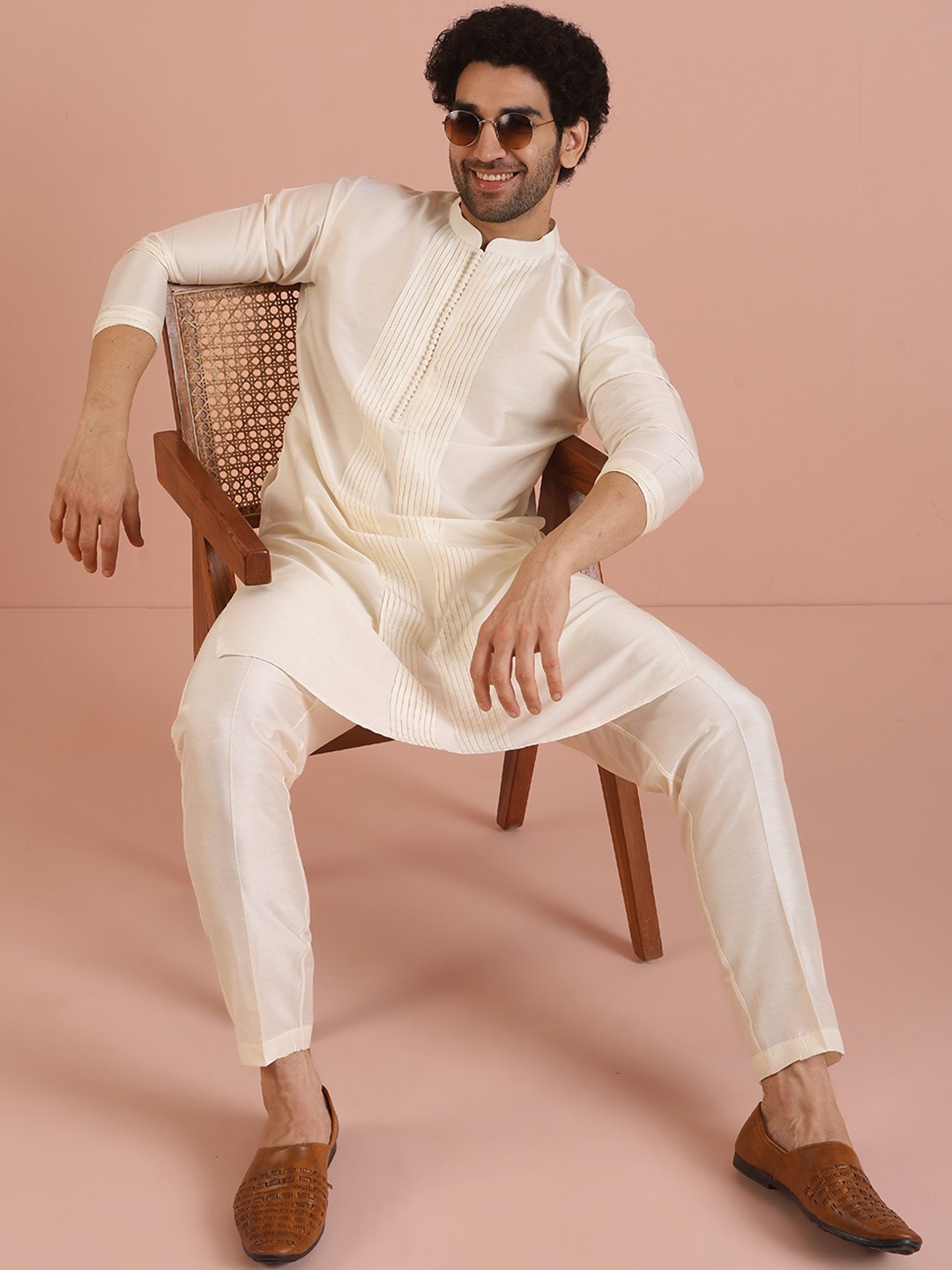 

KISAH Men Striped Regular Kurta with Trousers, Off white