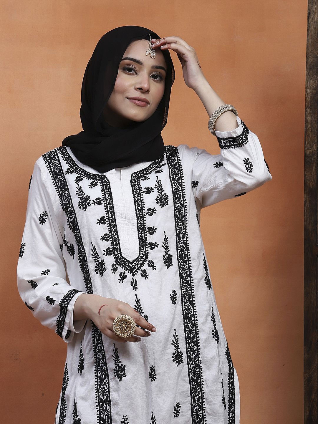 

House of Chikankari Women Geometric Embroidered Thread Work Kurta, White