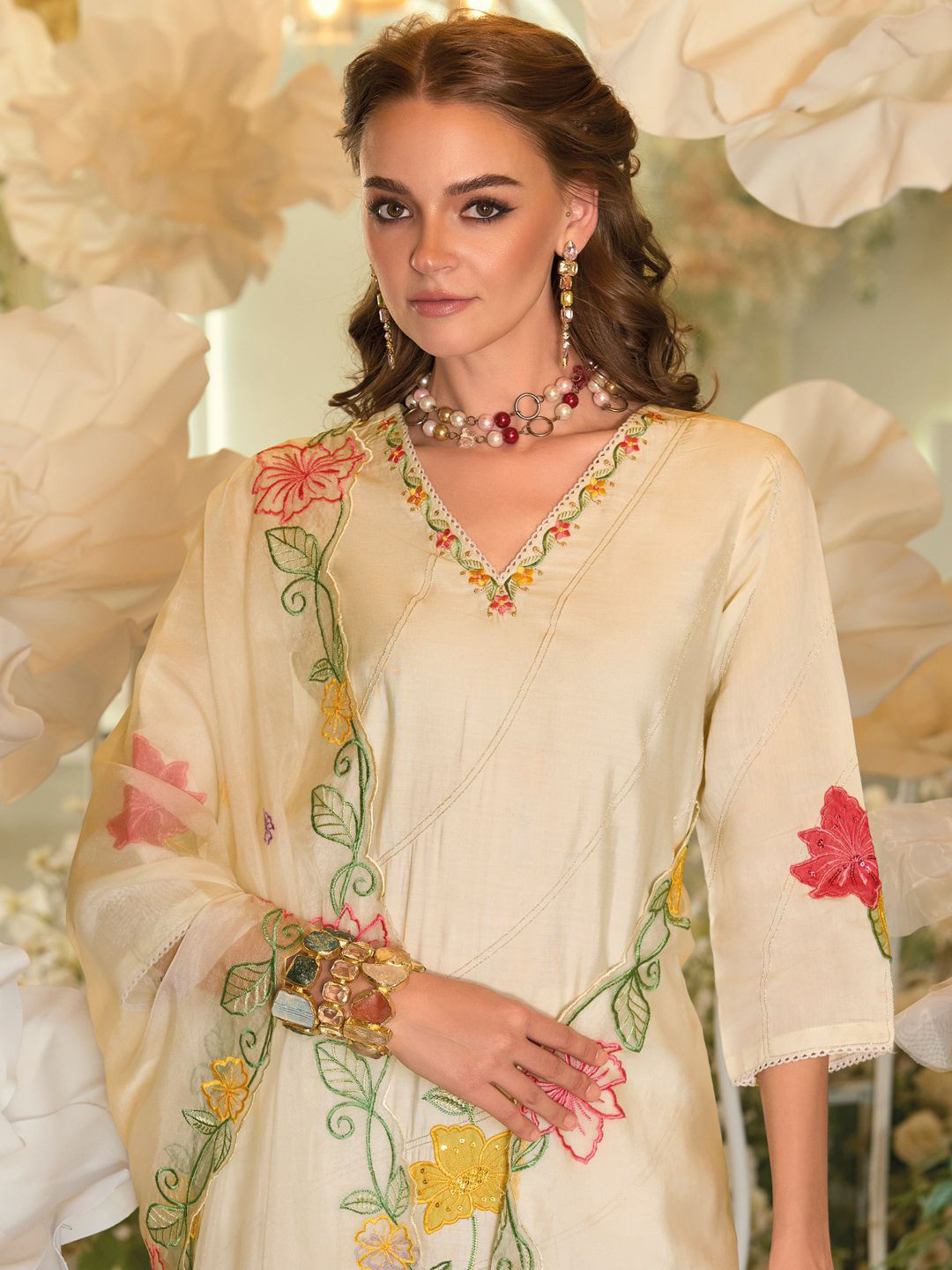 

Indo Era Women Floral Embroidered Regular Thread Work Kurta with Trousers & With Dupatta, Off white