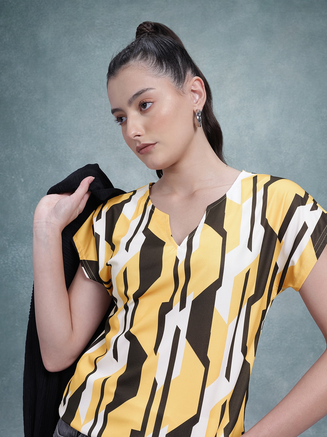 

The Roadster Lifestyle Co. Geometric Print Top, Yellow