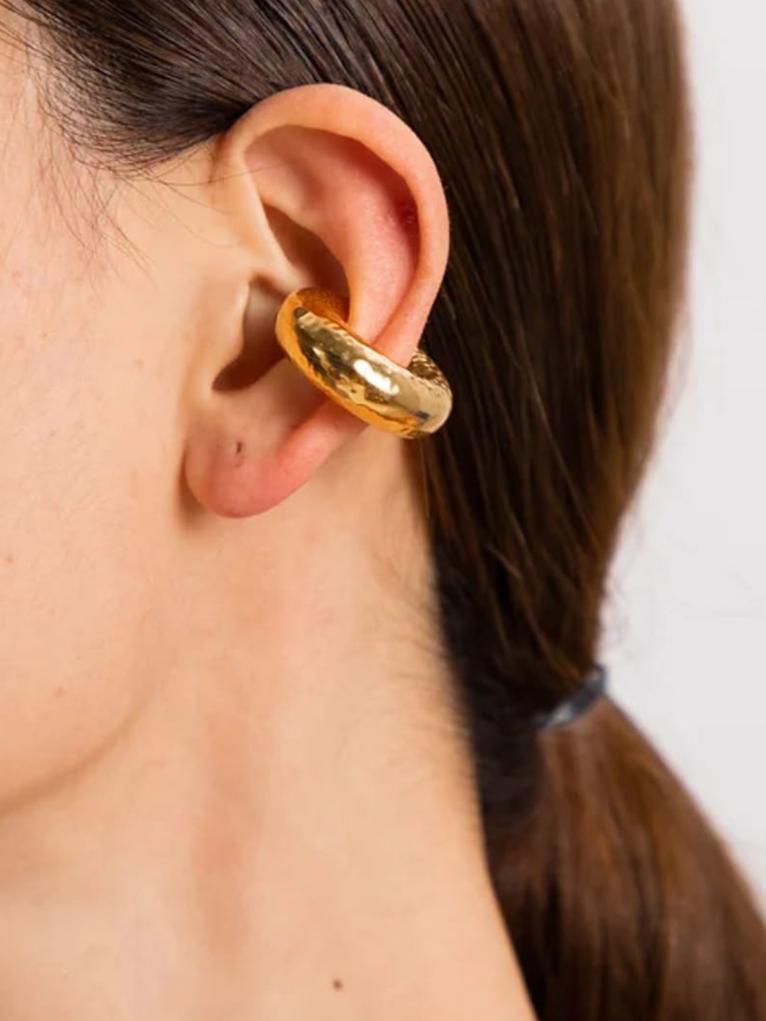 

YU FASHIONS Gold-Plated Stainless Steel Textured Ear Bone Non Piercing Ear Cuff Earrings