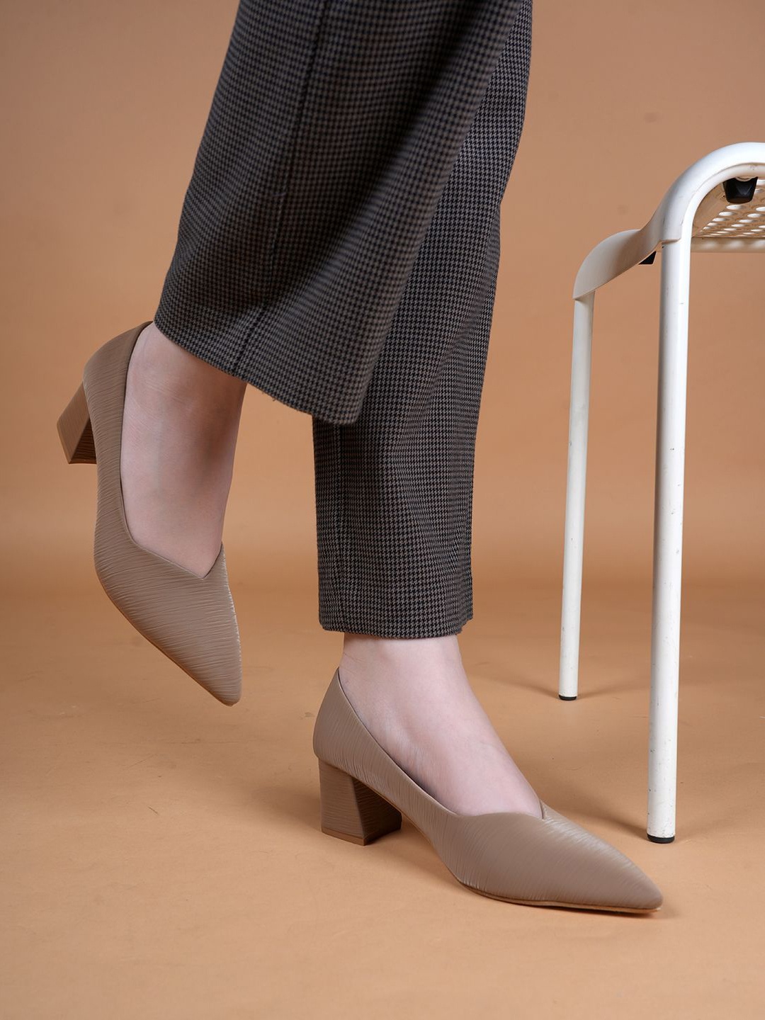 

Chemistry Women Block Heel Pumps, Beige