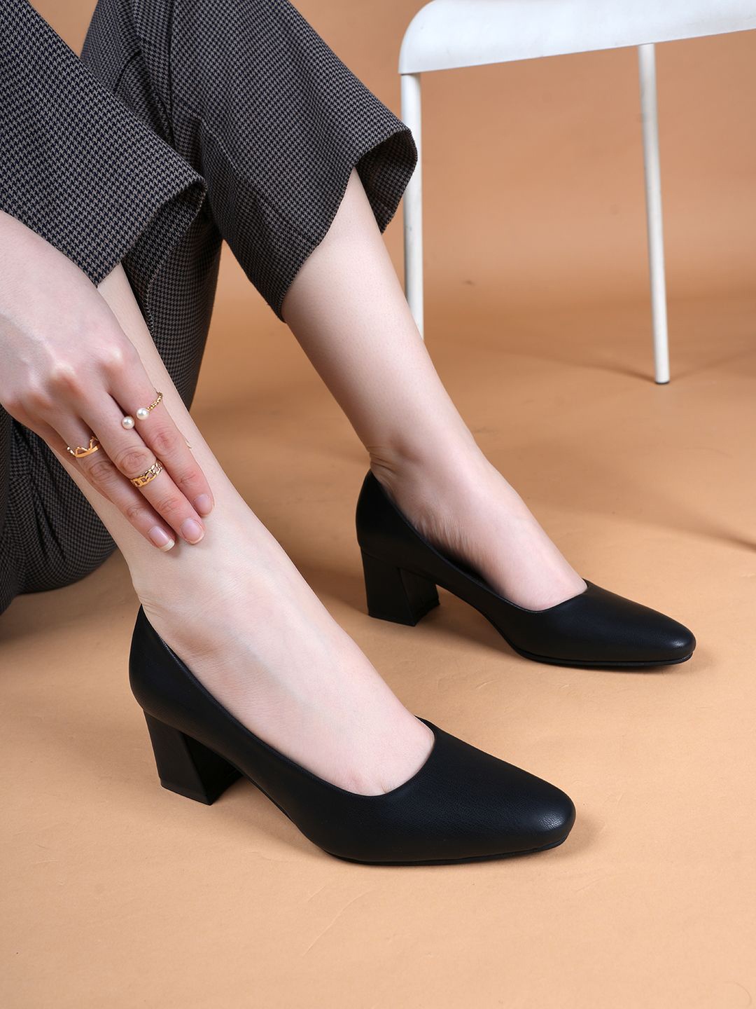 

Chemistry Women Block Pumps, Black
