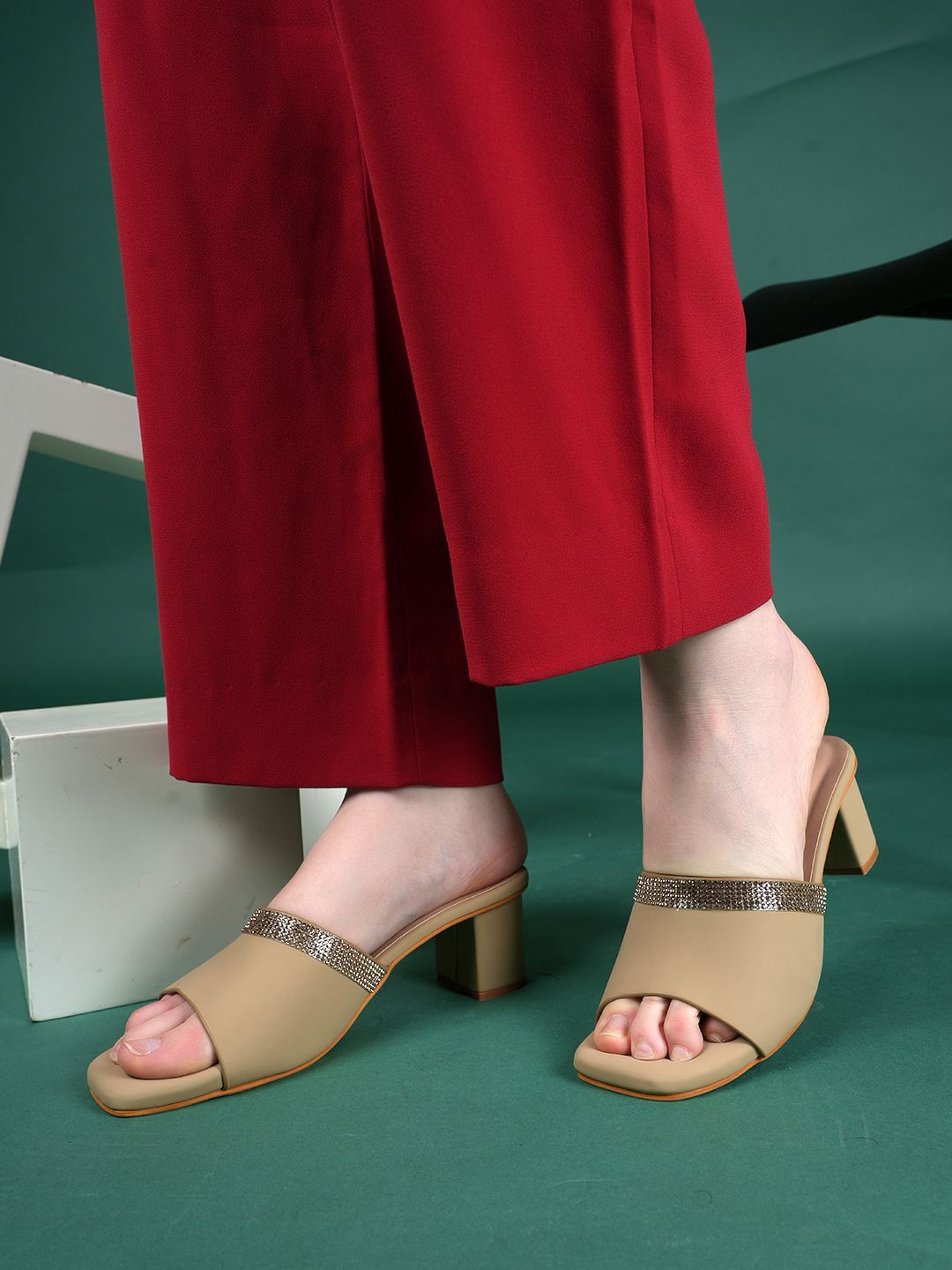 

DressBerry Women Party Block Sandals, Beige