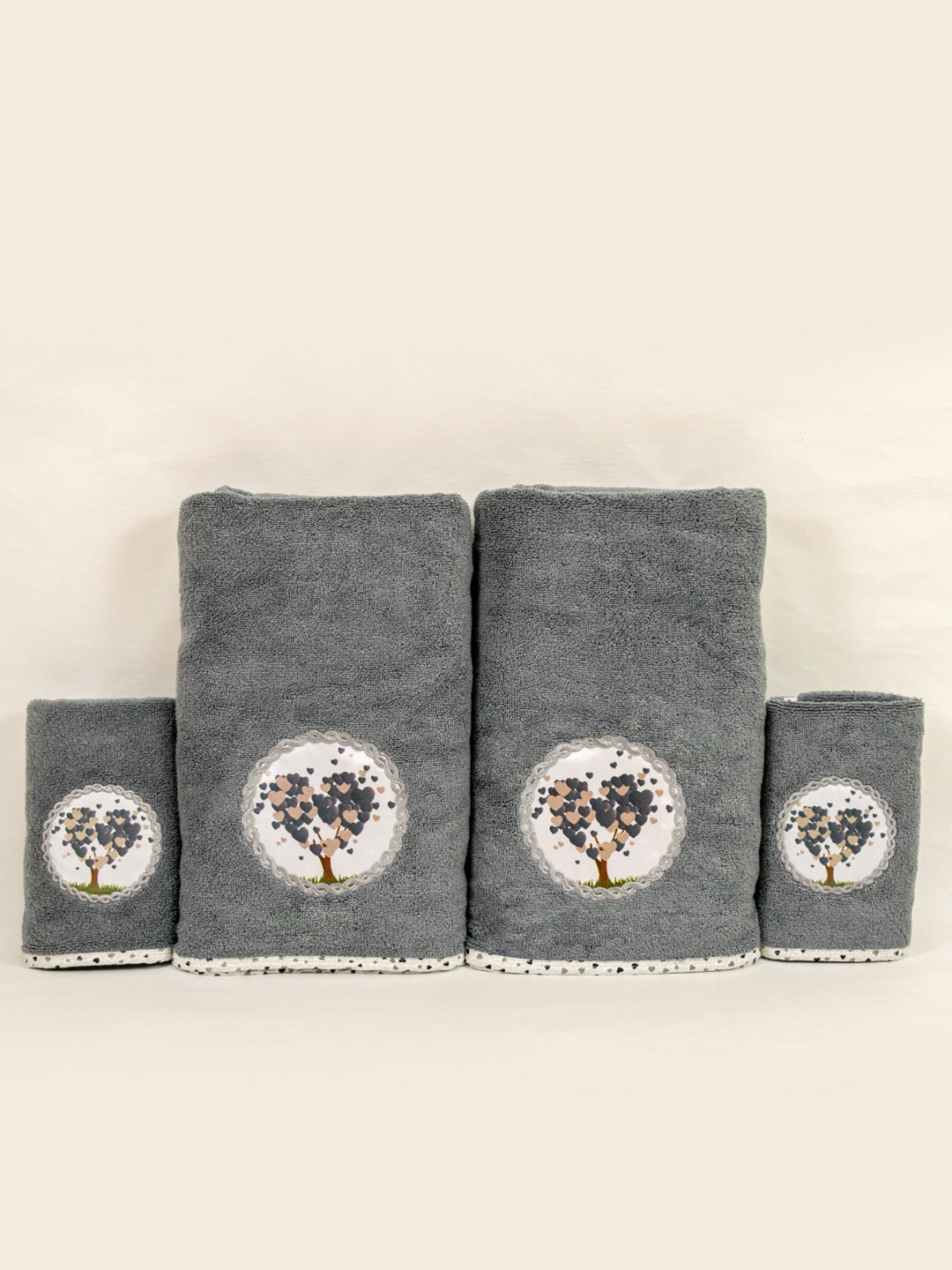 

Myntra Elegant Homes Grey & White 4 Piece Printed Cotton 500 GSM Towel Set