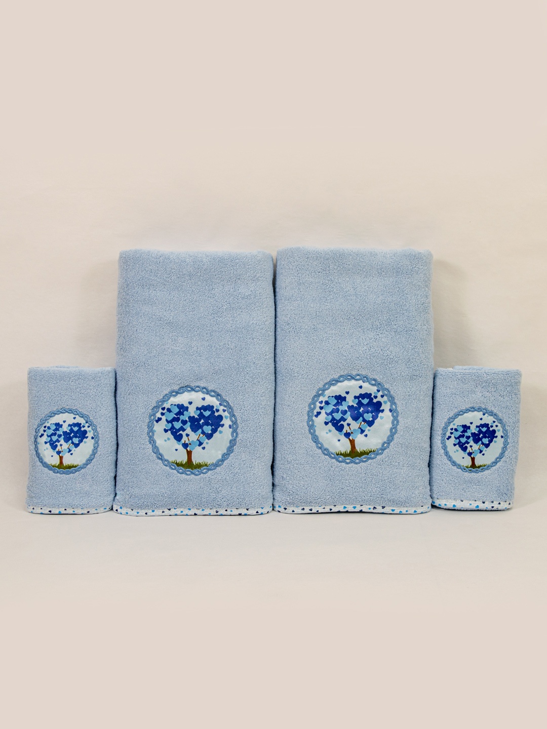 

Myntra Elegant Homes Blue & White 4 Piece Printed Cotton 500 GSM Towel Set