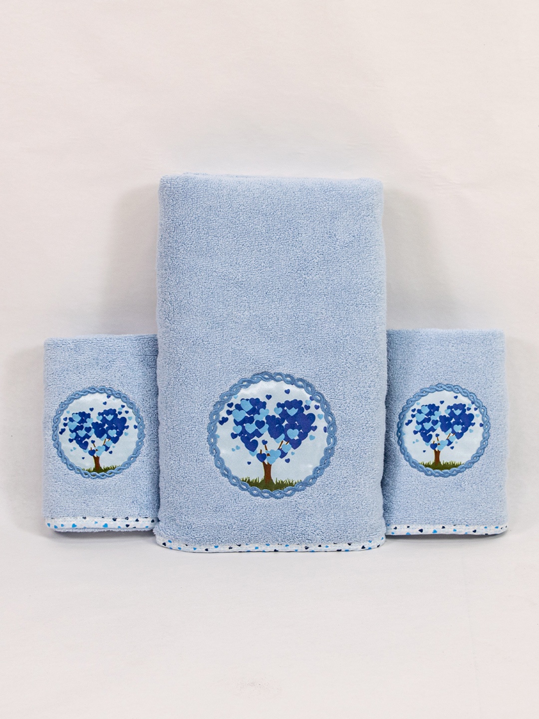

Myntra Elegant Homes Blue & White 3 Piece Printed Cotton 500 GSM Towel Set