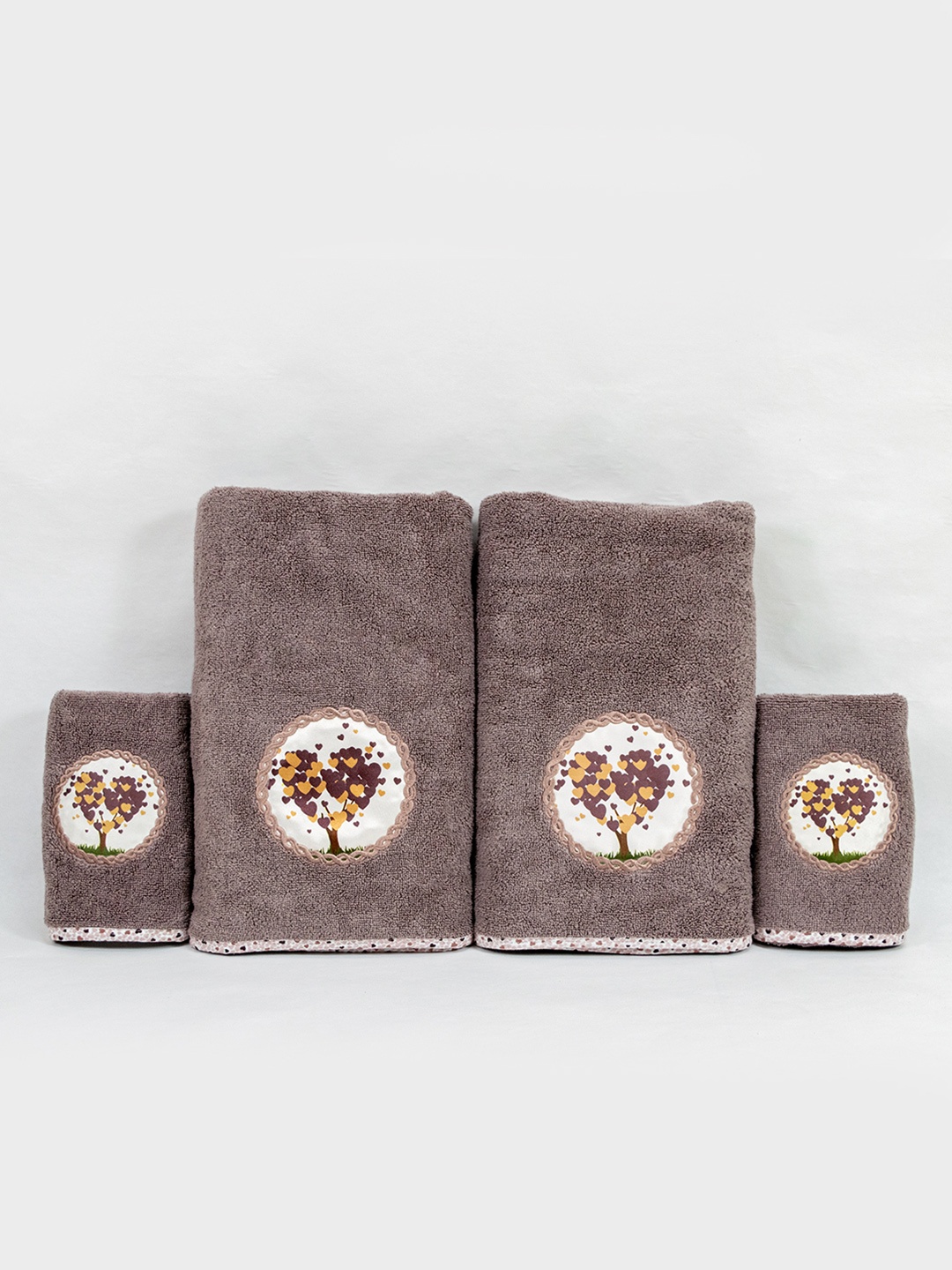 

Myntra Elegant Homes Brown & White 4 Piece Printed Cotton 500 GSM Towel Set
