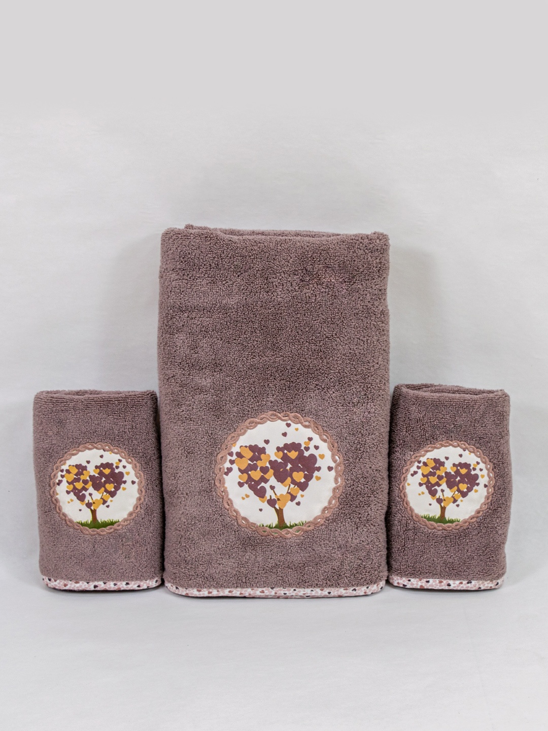

Myntra Elegant Homes Brown & White 3 Piece Printed Cotton 500 GSM Towel Set