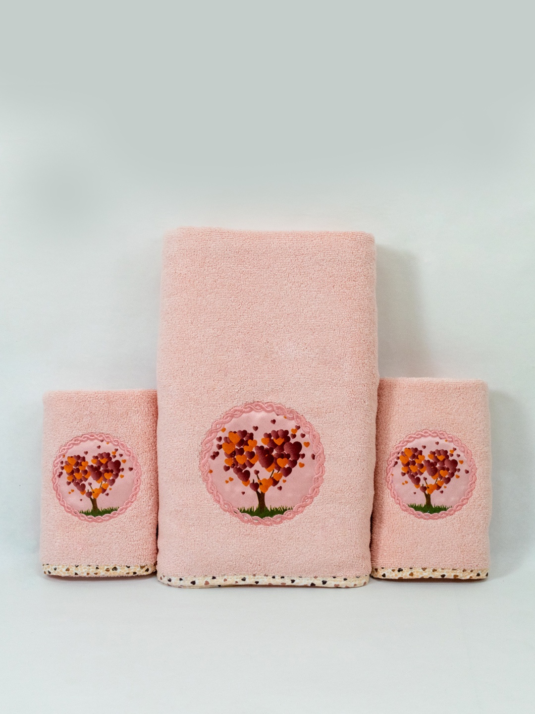 

Myntra Elegant Homes Peach & White 3 Piece Printed Cotton 500 GSM Towel Set