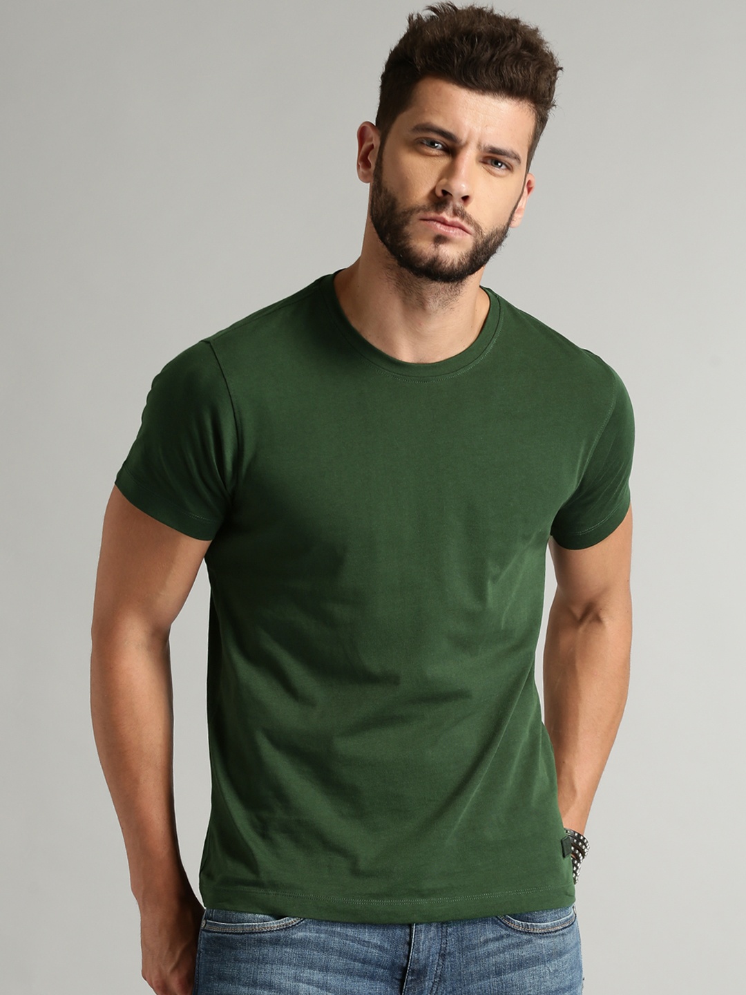 

Roadster Men Green Solid Round Neck T-shirt