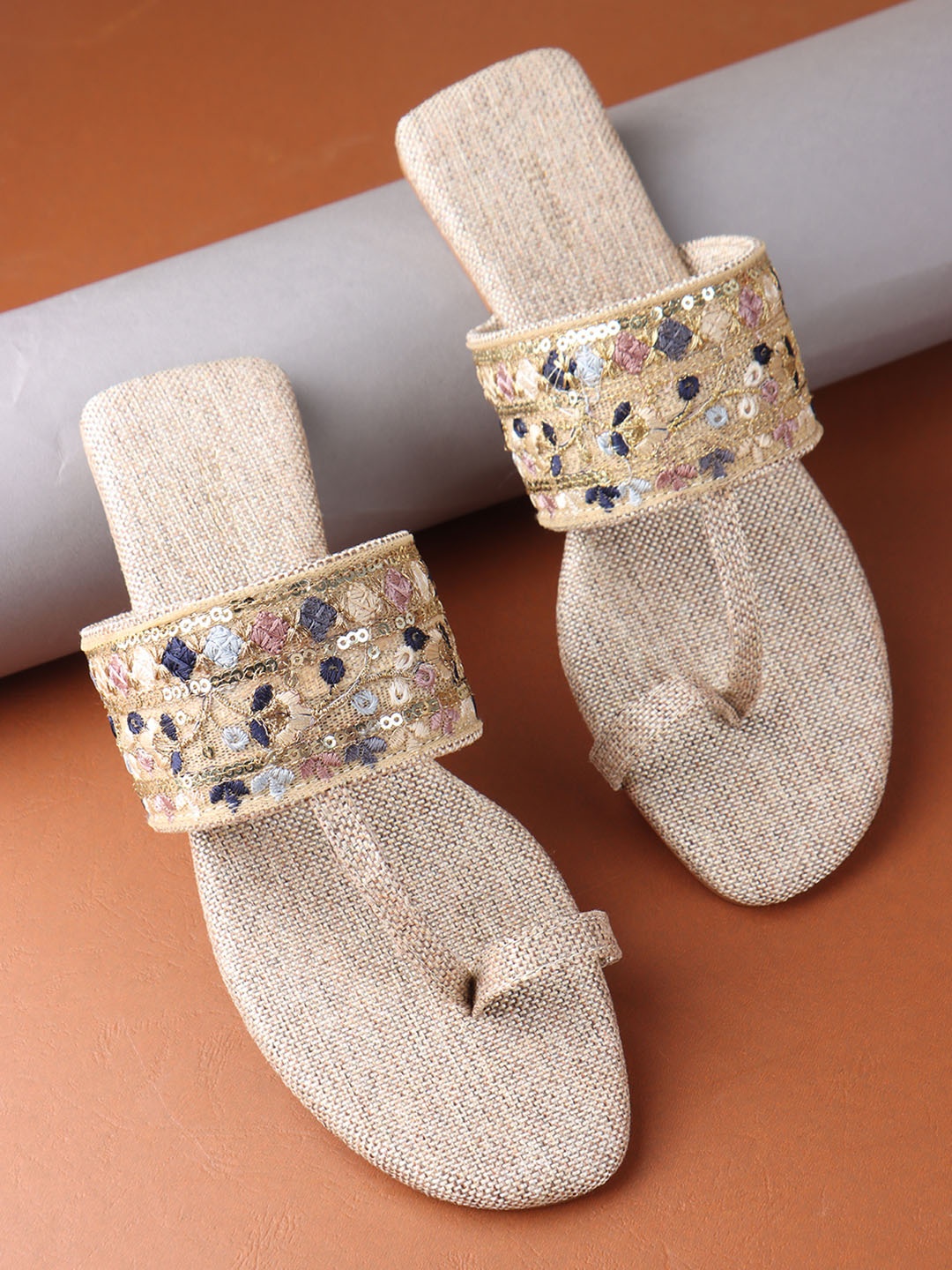 

Anouk Women Embellished Ethnic One Toe Flats, Beige