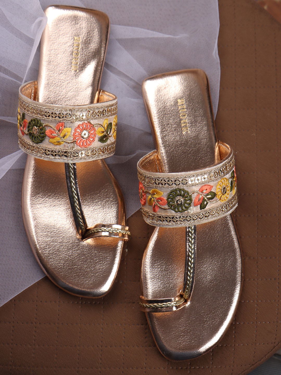 

Anouk Women Embellished Ethnic One Toe Flats, Rose gold