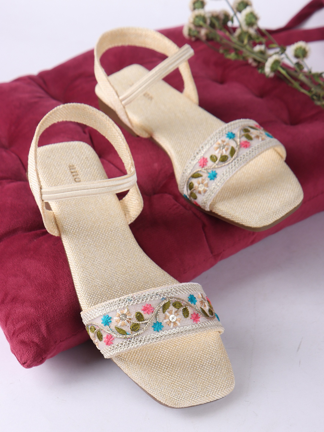 

Anouk Women Embellished Ethnic Open Toe Flats, Off white