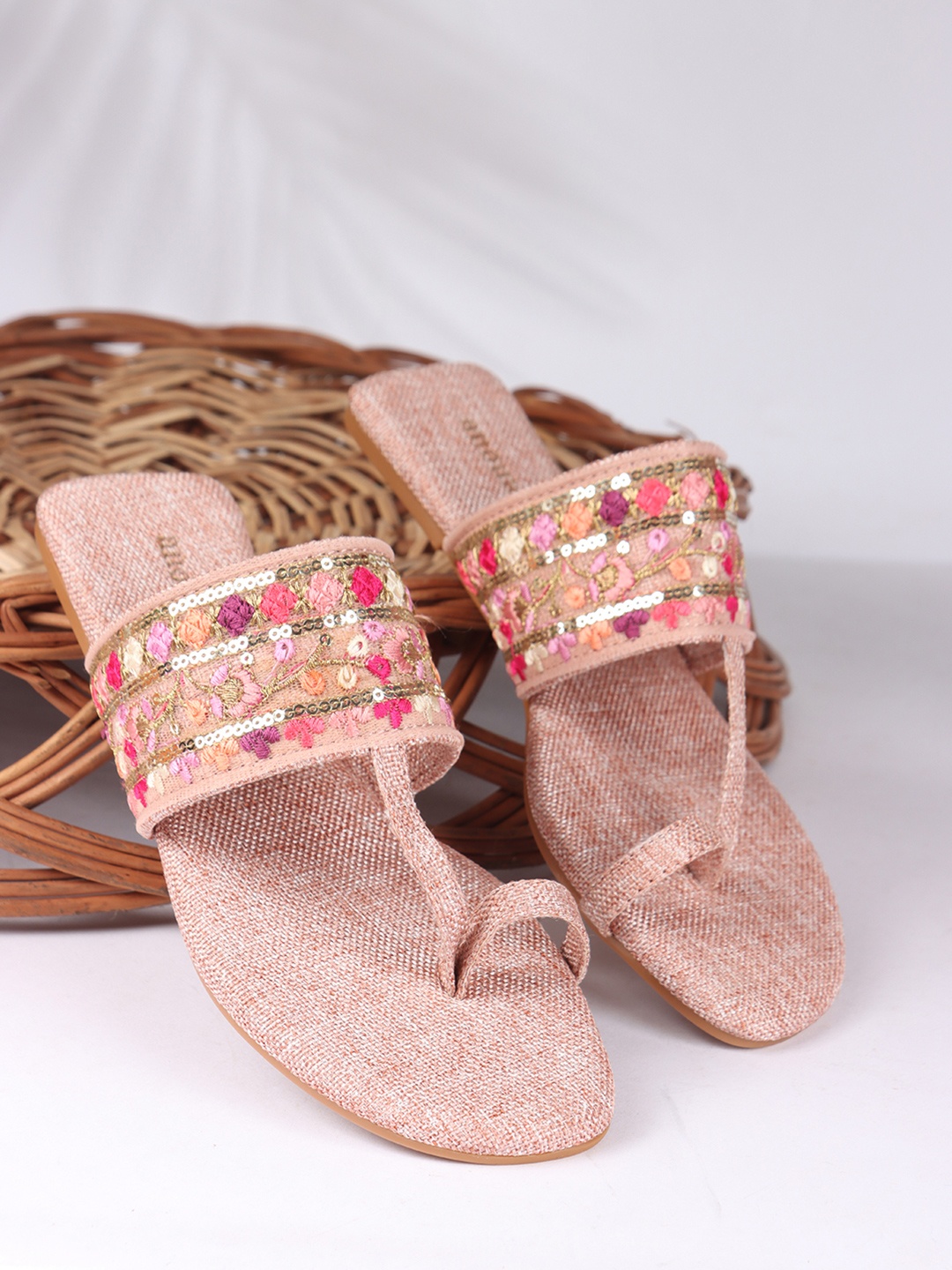

Anouk Women Embellished Ethnic One Toe Flats, Pink