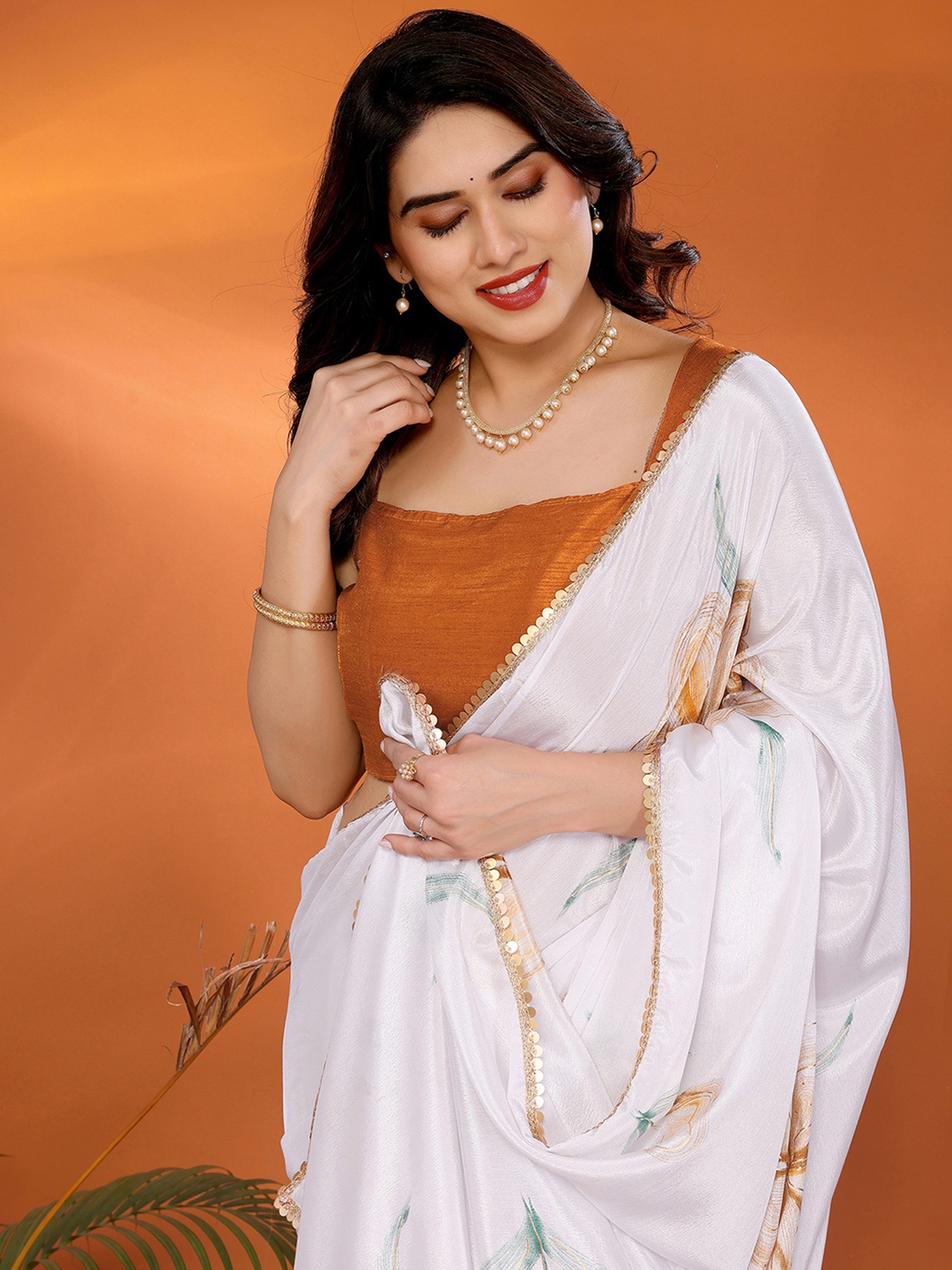 

all about you Floral Printed Saree With Unstiched Blouse Piece, White
