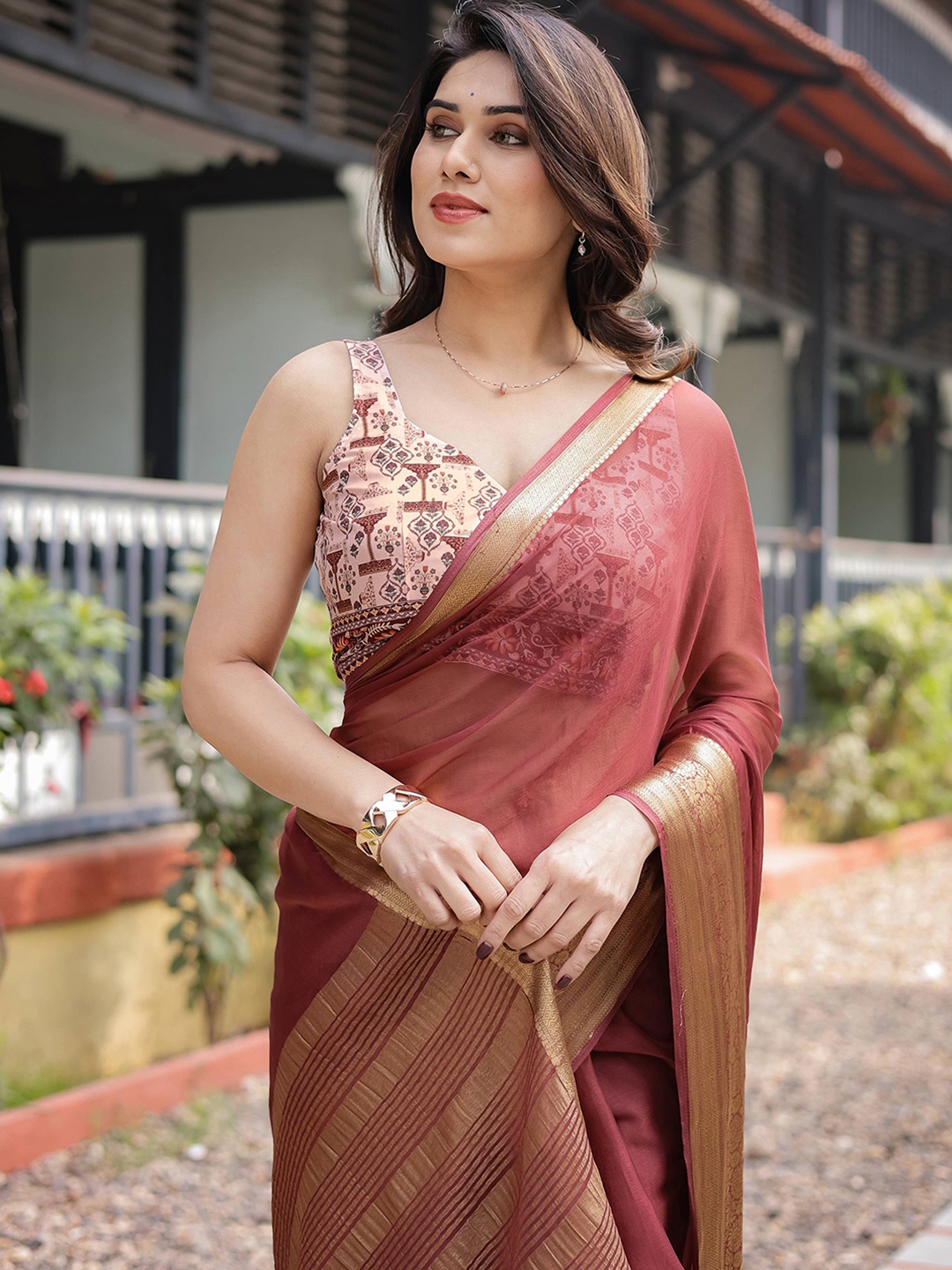 

DIVASTRI Woven Design Zari Pure Chiffon Banarasi Saree, Brown