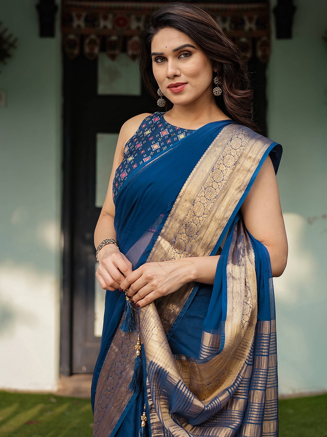 

DIVASTRI Woven Design Zari Banarasi Saree, Blue
