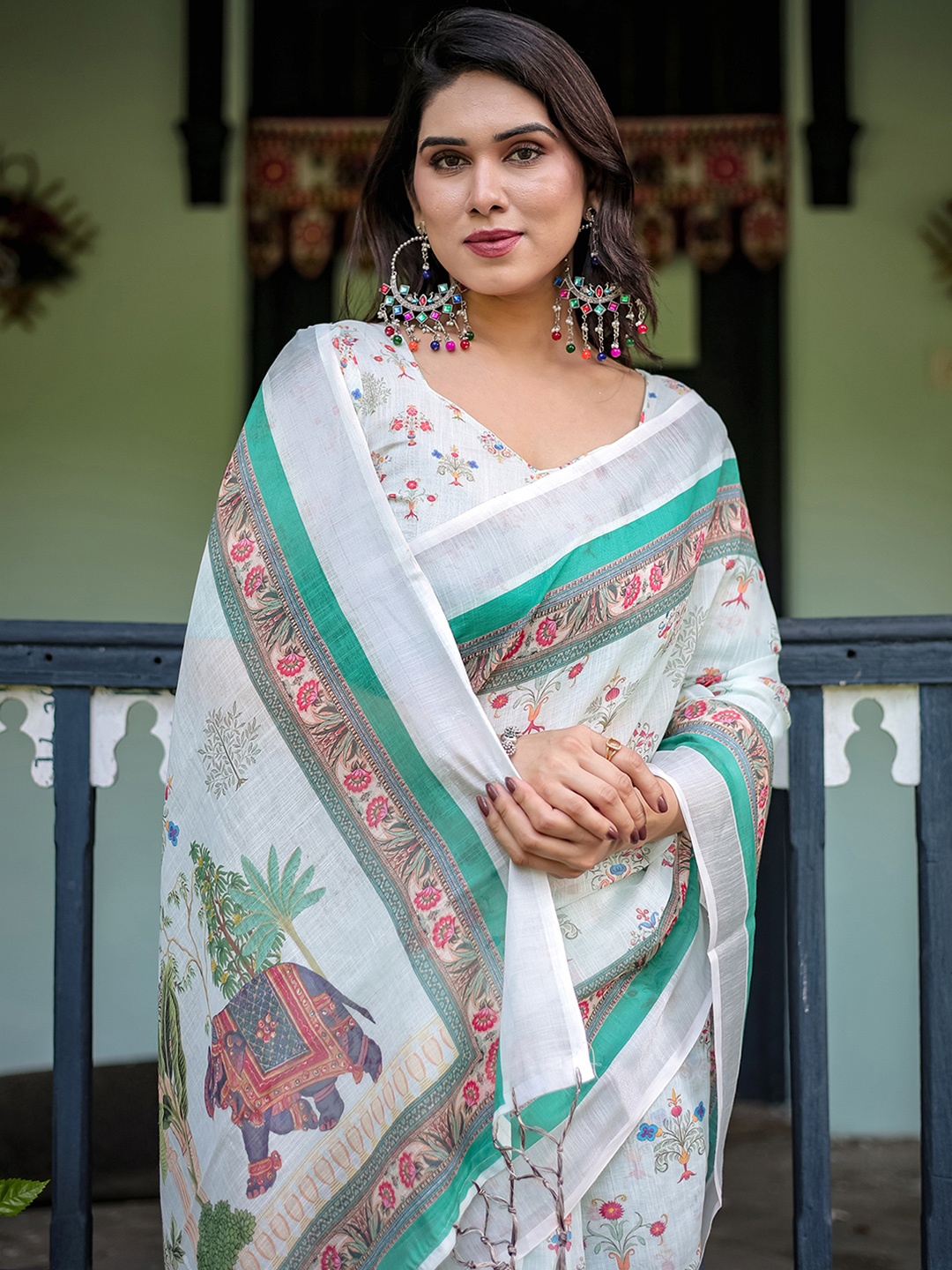 

Mitera Pure Linen Ethnic Motifs Printed Saree With Unstitched Blouse Piece, White
