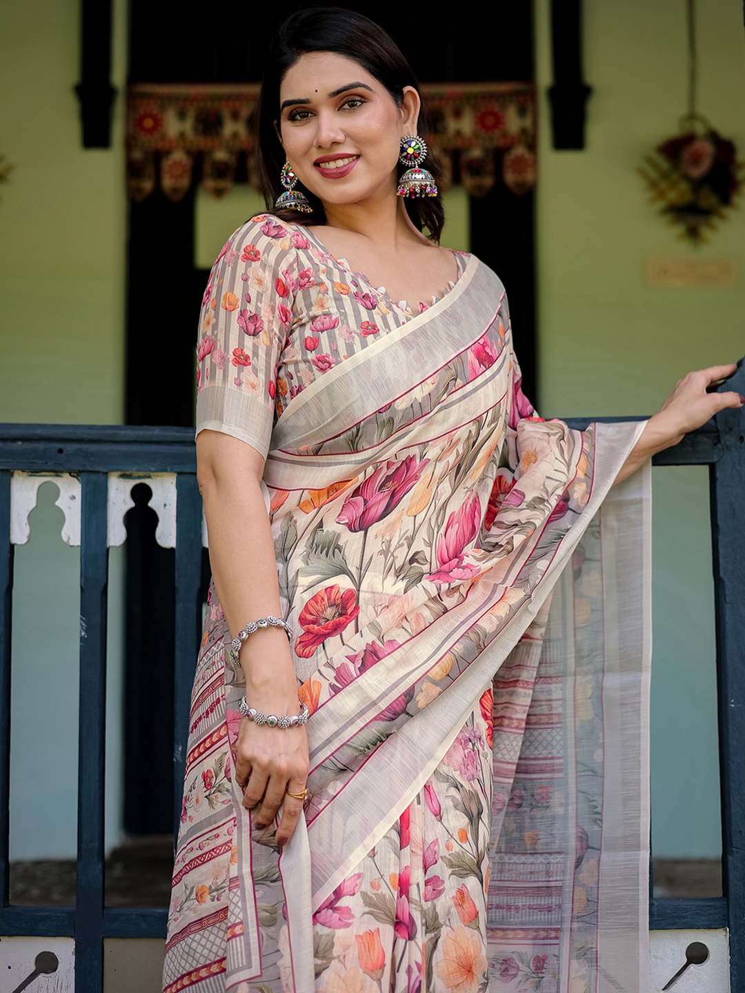 

Mitera Floral Printed Zari Pure Linen Saree, Cream