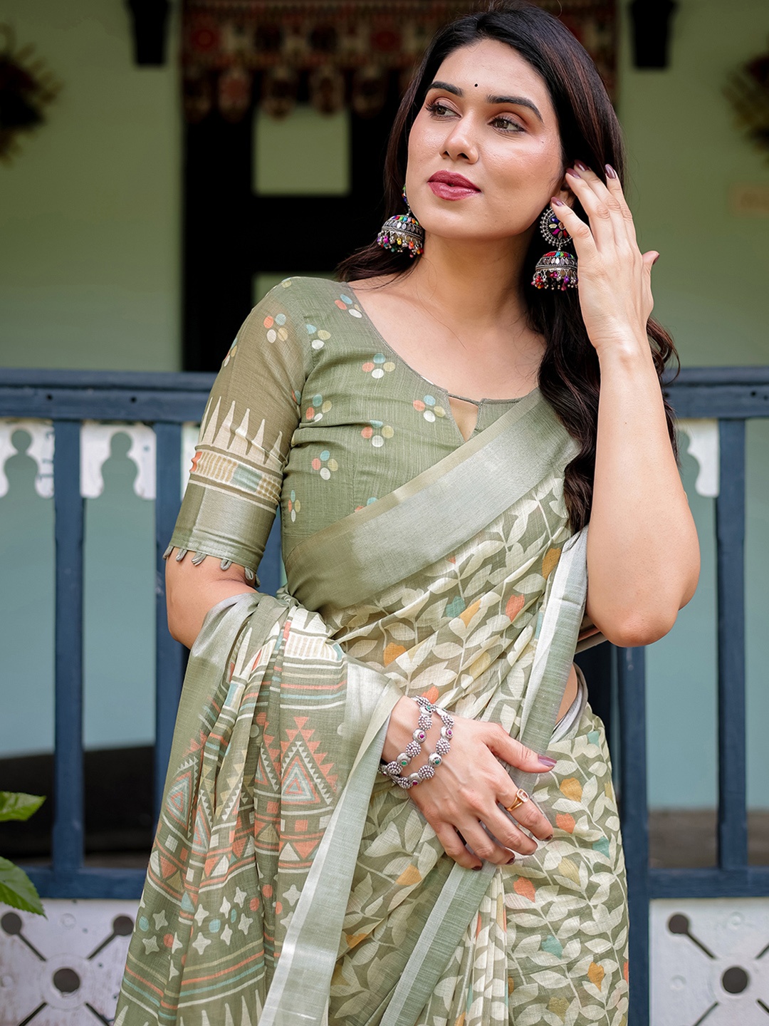

Mitera Printed Zari Pure Linen Saree, Off white