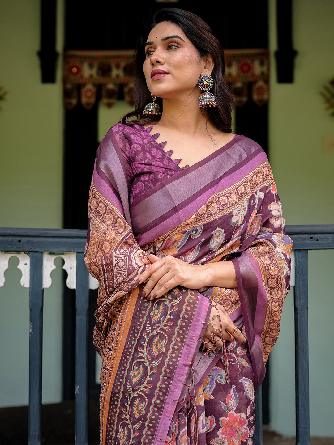 

Mitera Floral Printed Zari Pure Linen Saree With Unstitched Blouse Piece, Purple
