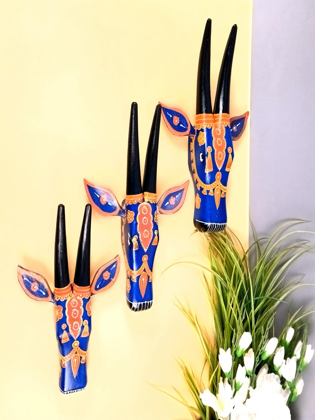 

apka mart 3 Pieces Blue & Red Printed Cow Head Hanging Wooden Wall Decor