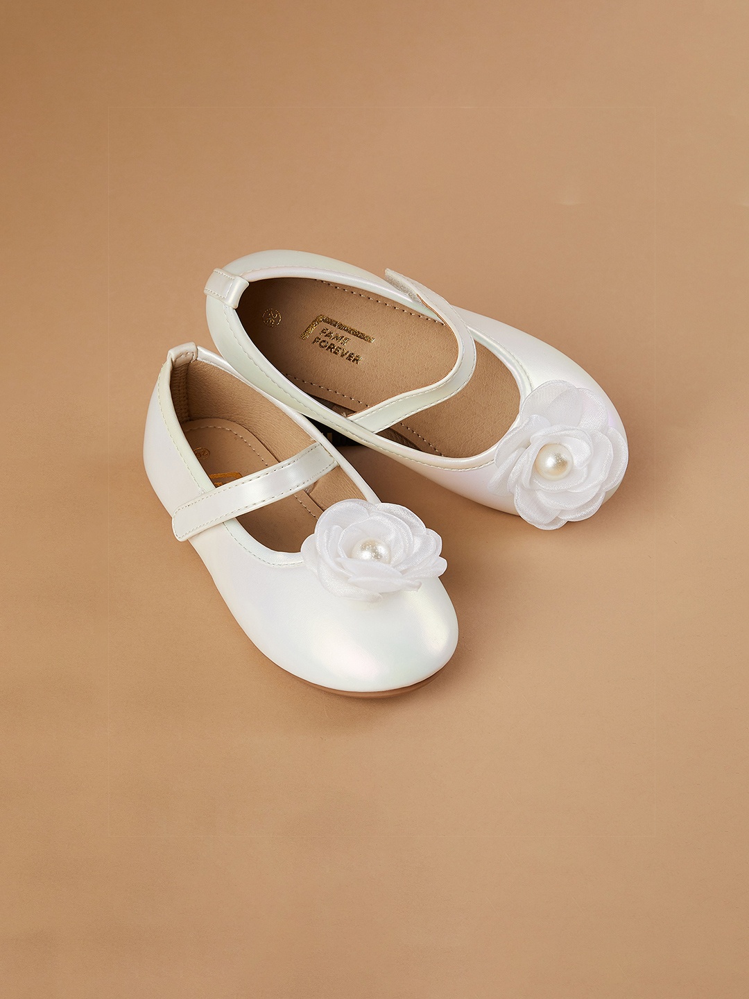

Fame Forever by Lifestyle Girls Slip-On Sneakers, White