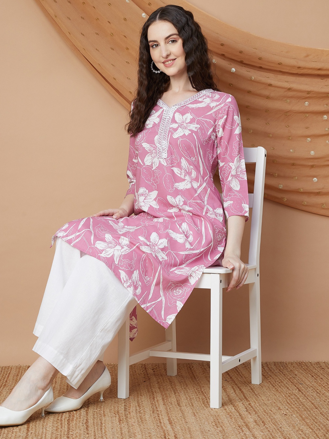 

Melange by Lifestyle Floral Printed V-Neck Straight Kurta, Pink