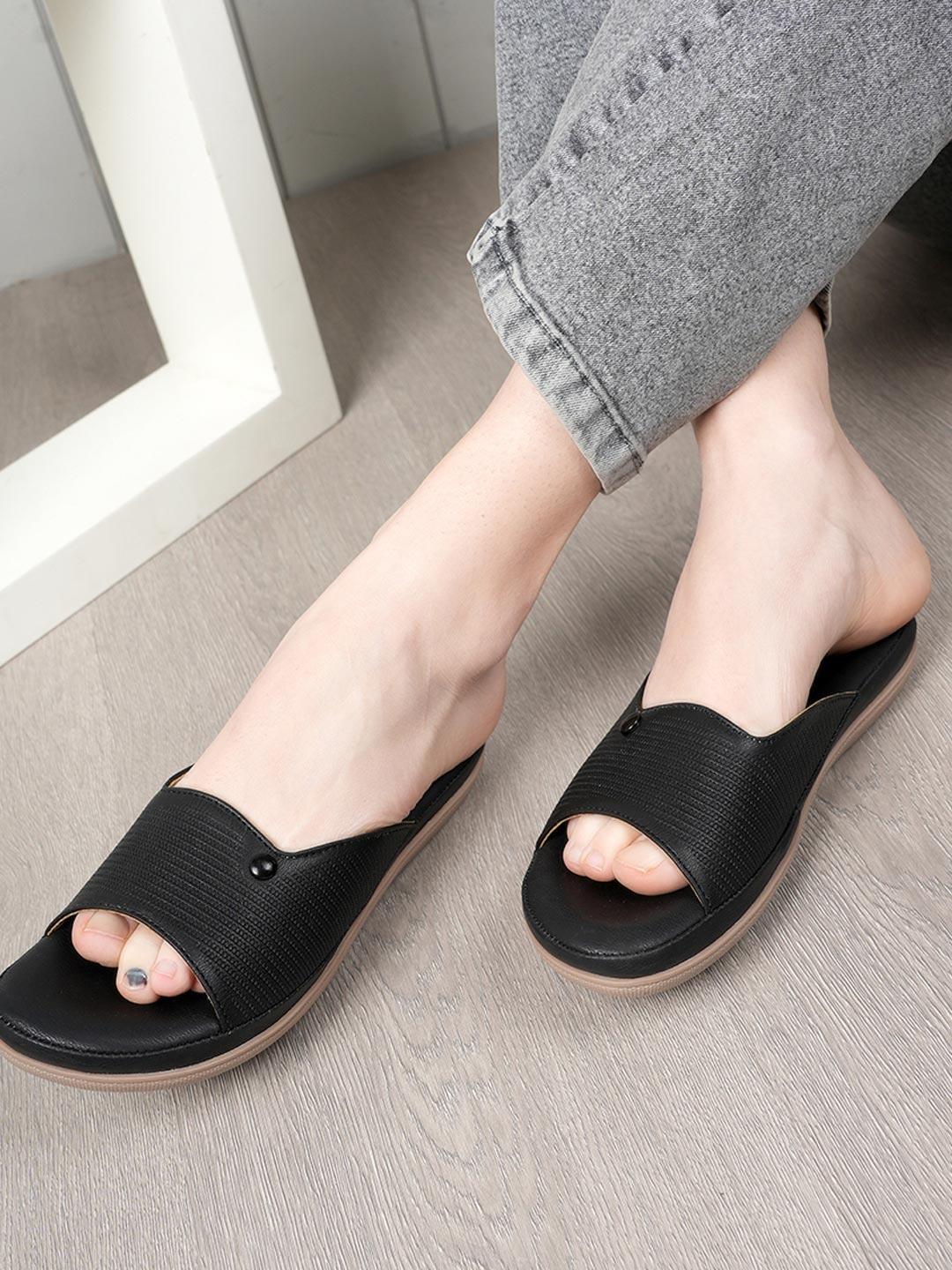 

DressBerry Women Open Toe Flats, Black