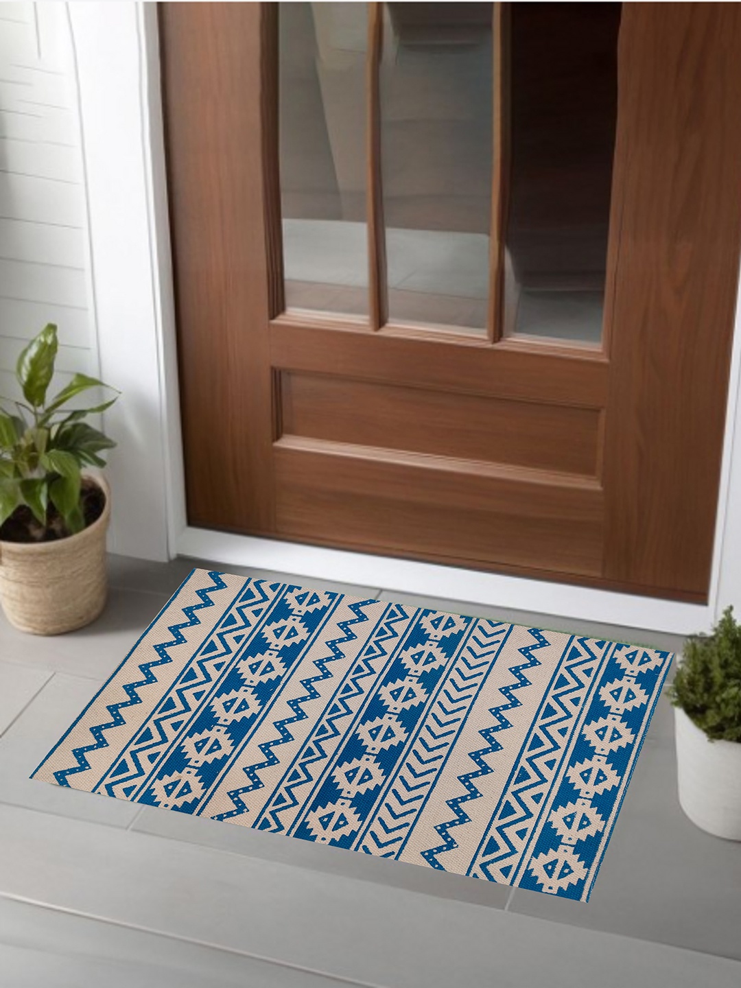 

GOKAL EXPORTS Glorious Blue & White Geometric Printed Soft Anti-Skid Doormat