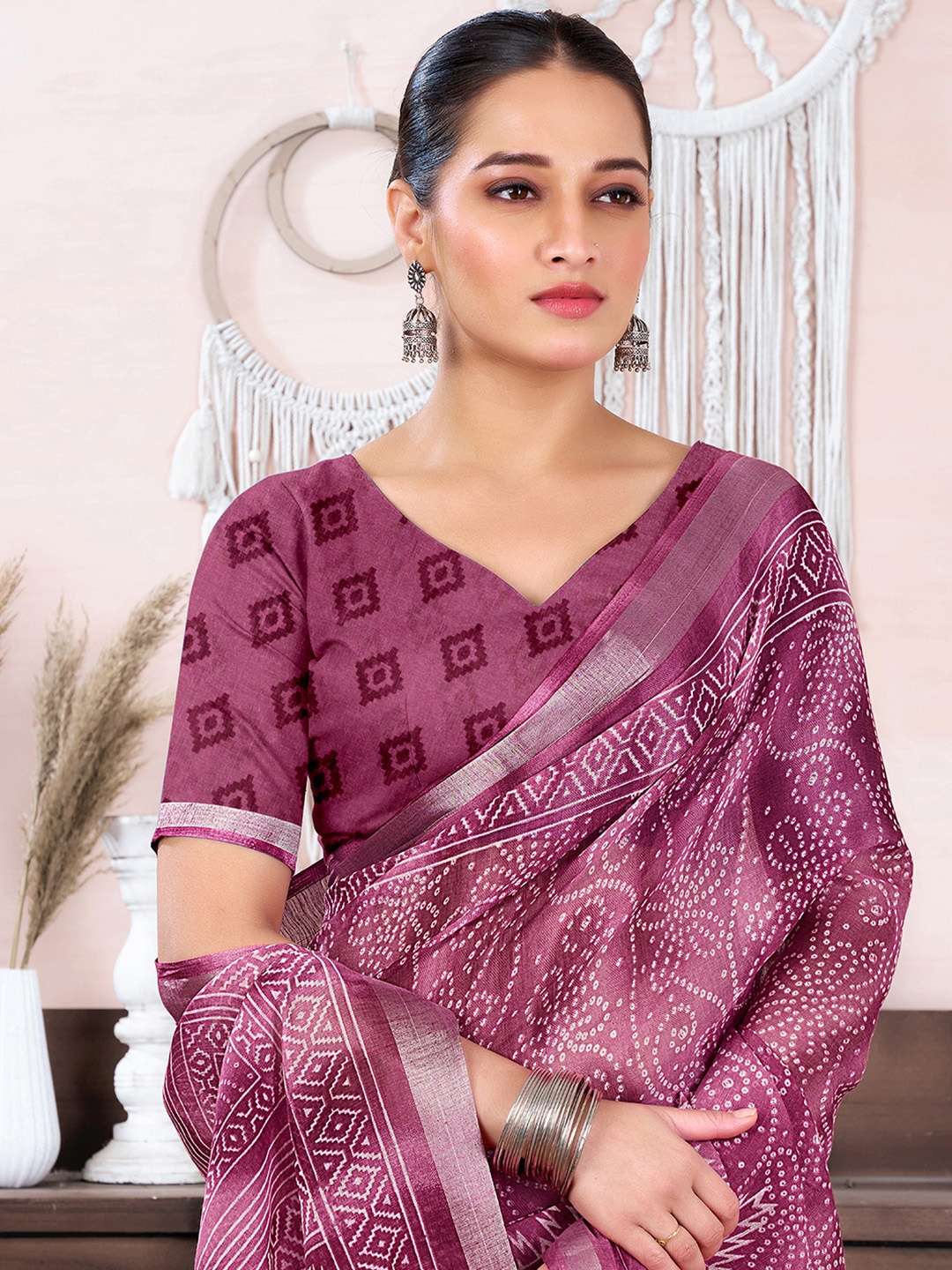 

KALINI Bandhani Printed Sequinned Saree, Pink