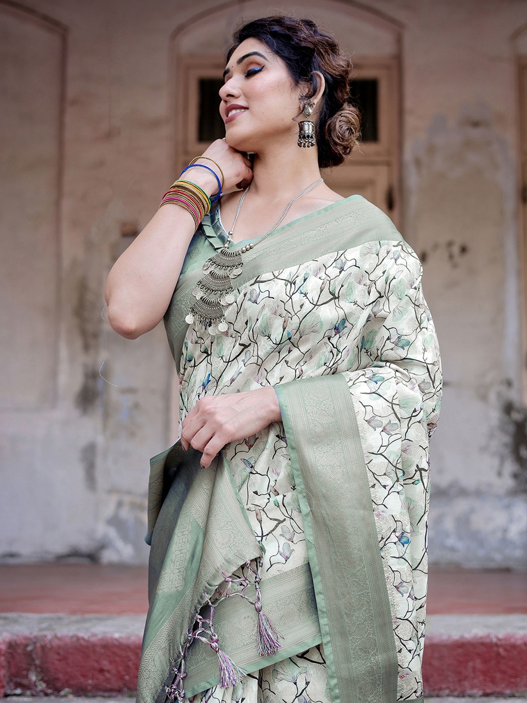 

DIVASTRI Woven Design Zari Pure Silk Saree, Grey