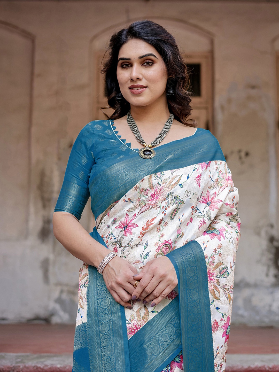 

DIVASTRI Floral Printed Pure Silk Saree, White