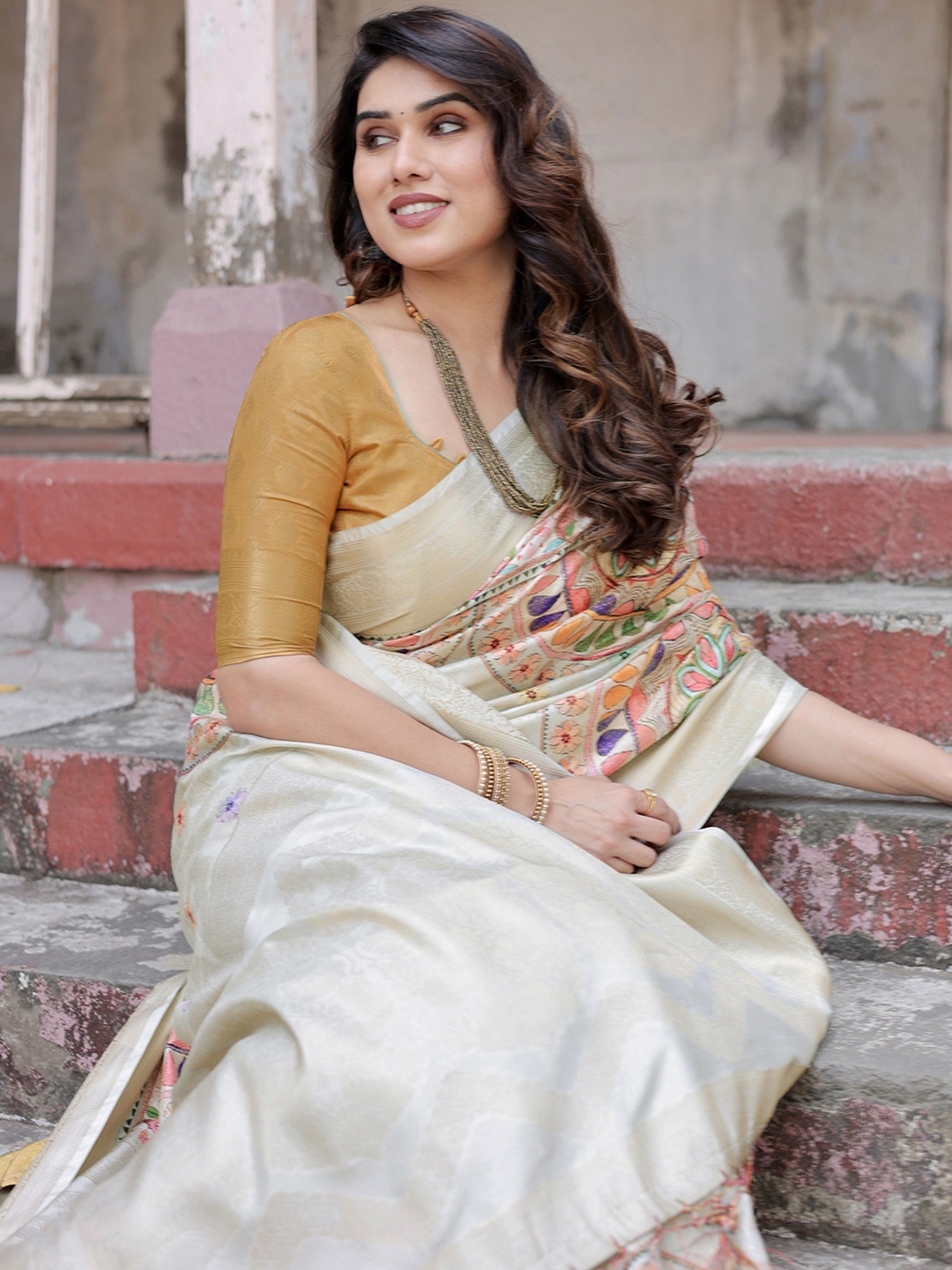 

DIVASTRI Woven Design Zari Pure Silk Designer Saree, Beige