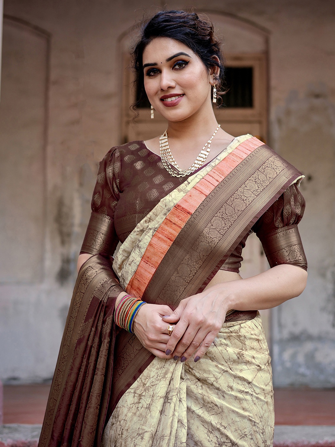 

DIVASTRI Woven Design Zari Pure Silk Saree, Brown