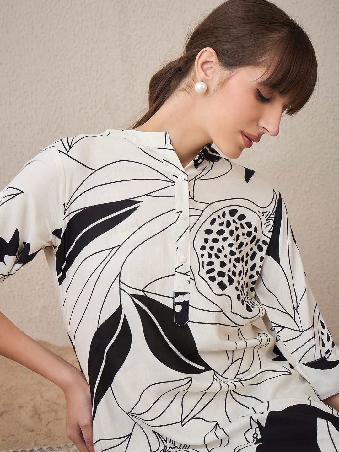 

Indo Era Floral Printed Mandarin Collar Straight Kurta With Palazzo, Off white
