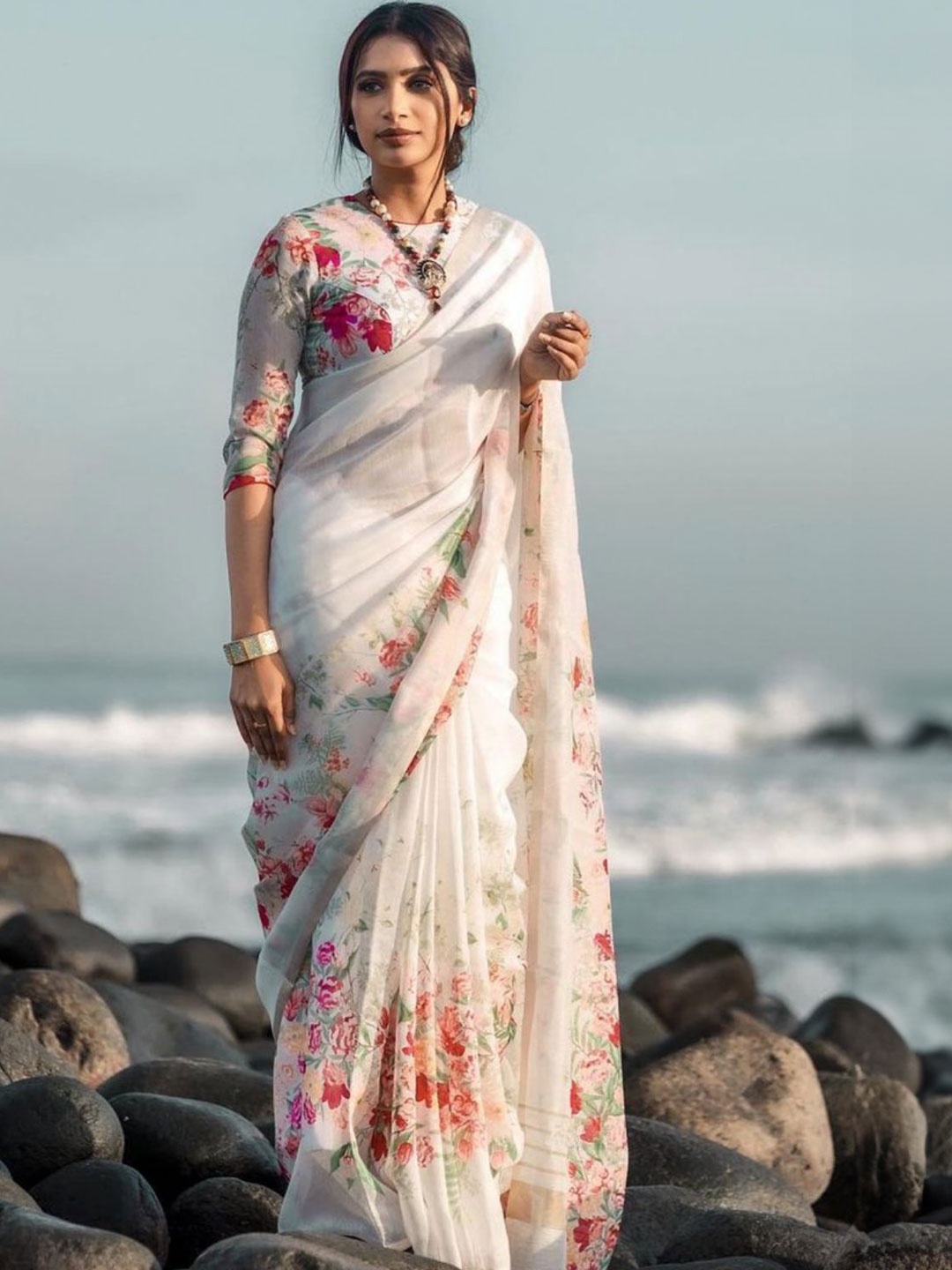 

Nimidiya Floral Printed Pure Cotton Saree, White