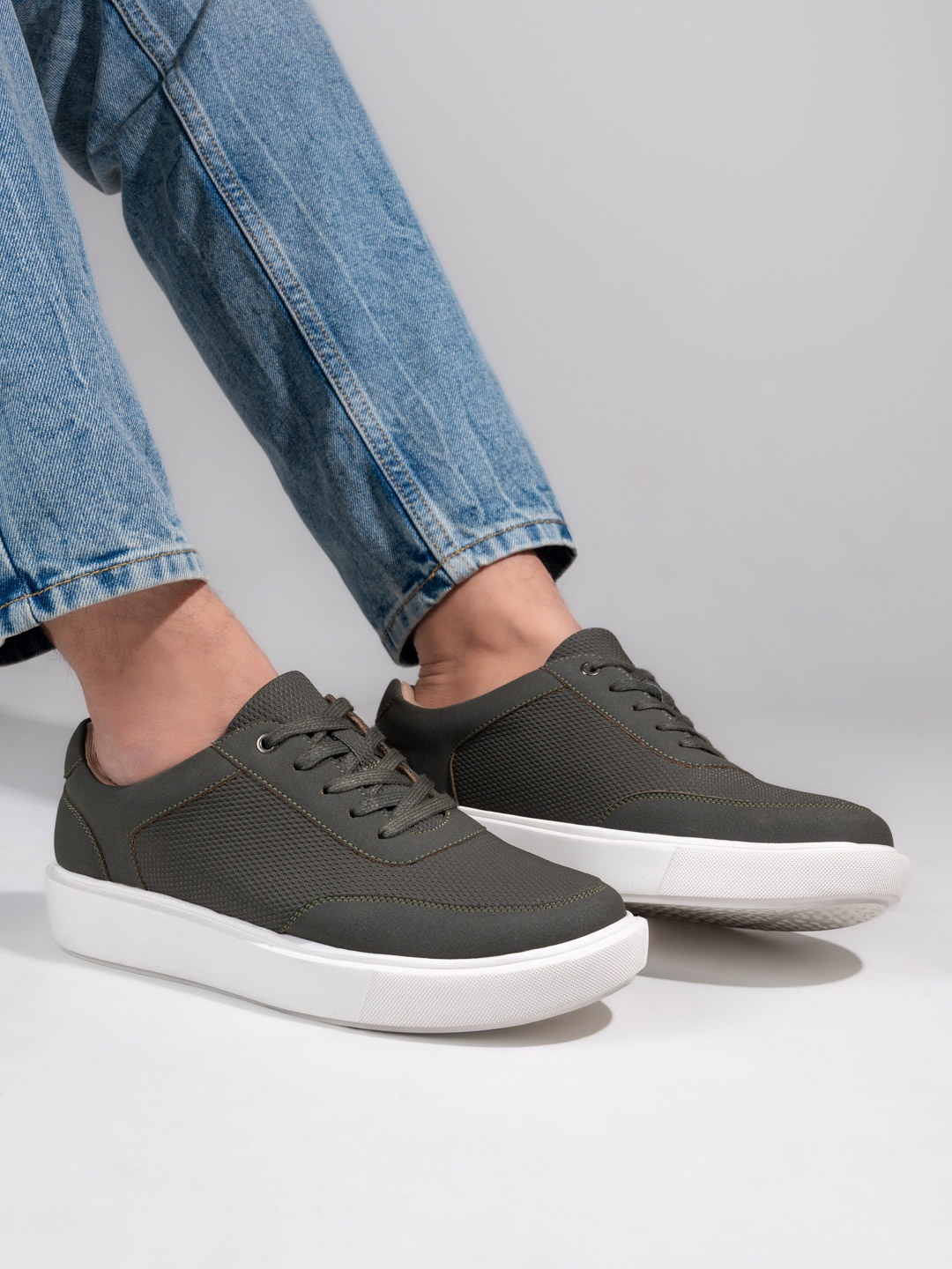 

The Roadster Lifestyle Co Men Casual Lightweight Sneakers, Olive